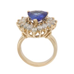 Or jaune 14 carats avec tanzanite de 4,00 carats et 2,00 carats au total Bague de cocktail en diamant