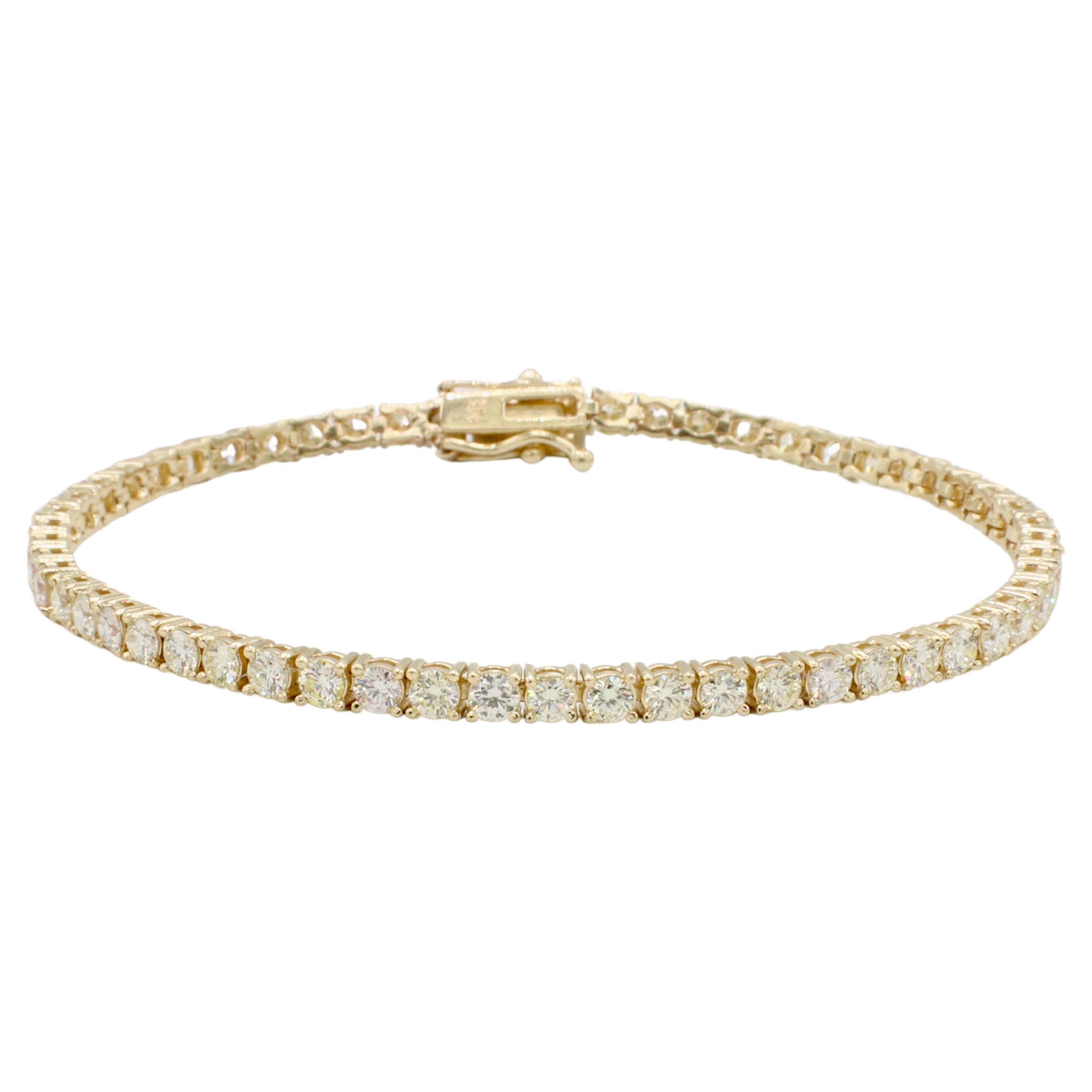 14 Karat Yellow Gold 4.50 Carat Round Natural Diamond Tennis Line Bracelet For Sale