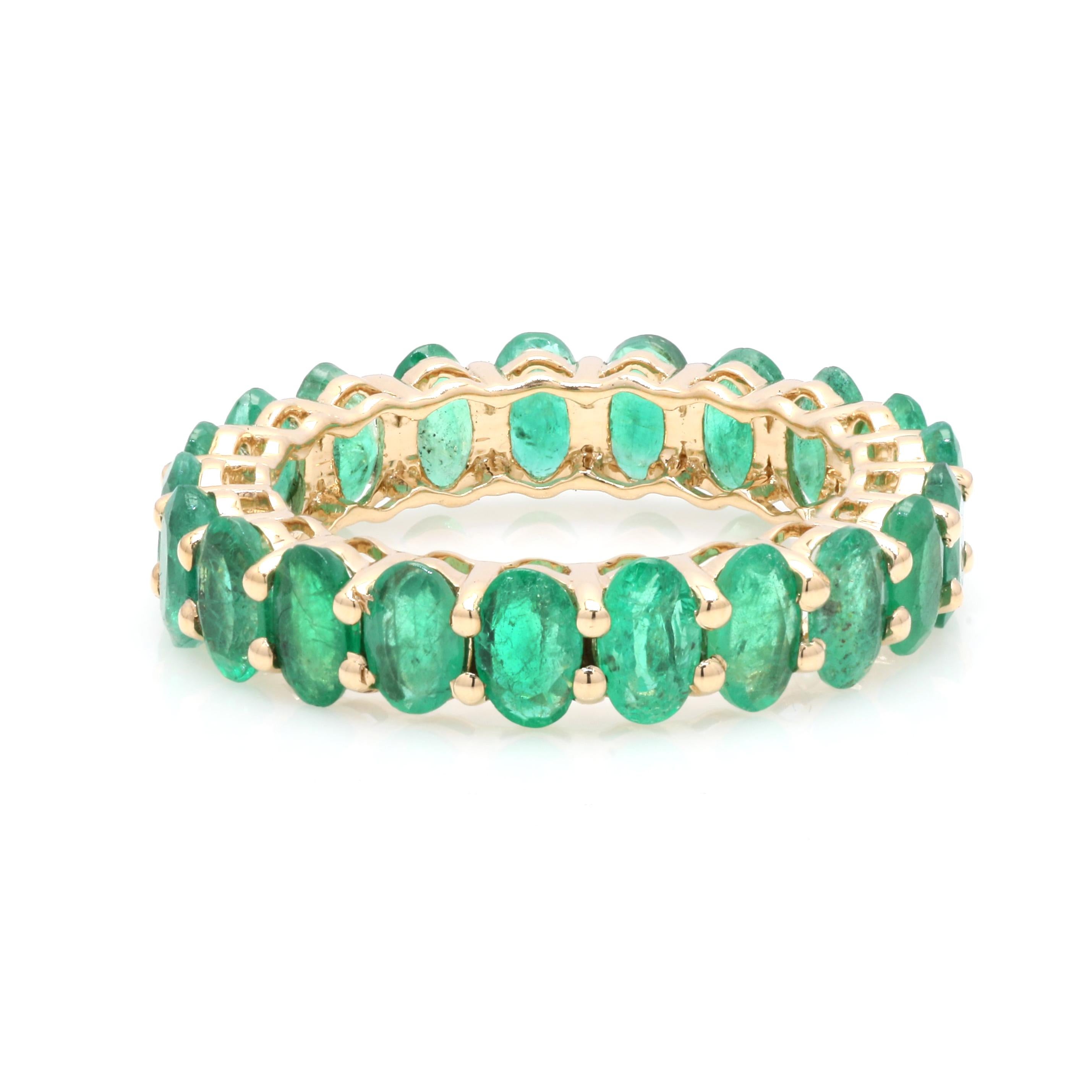 For Sale:  14 Karat Yellow Gold 4.63 ct Oval Cut Emerald Gemstone Eternity Band Ring 8