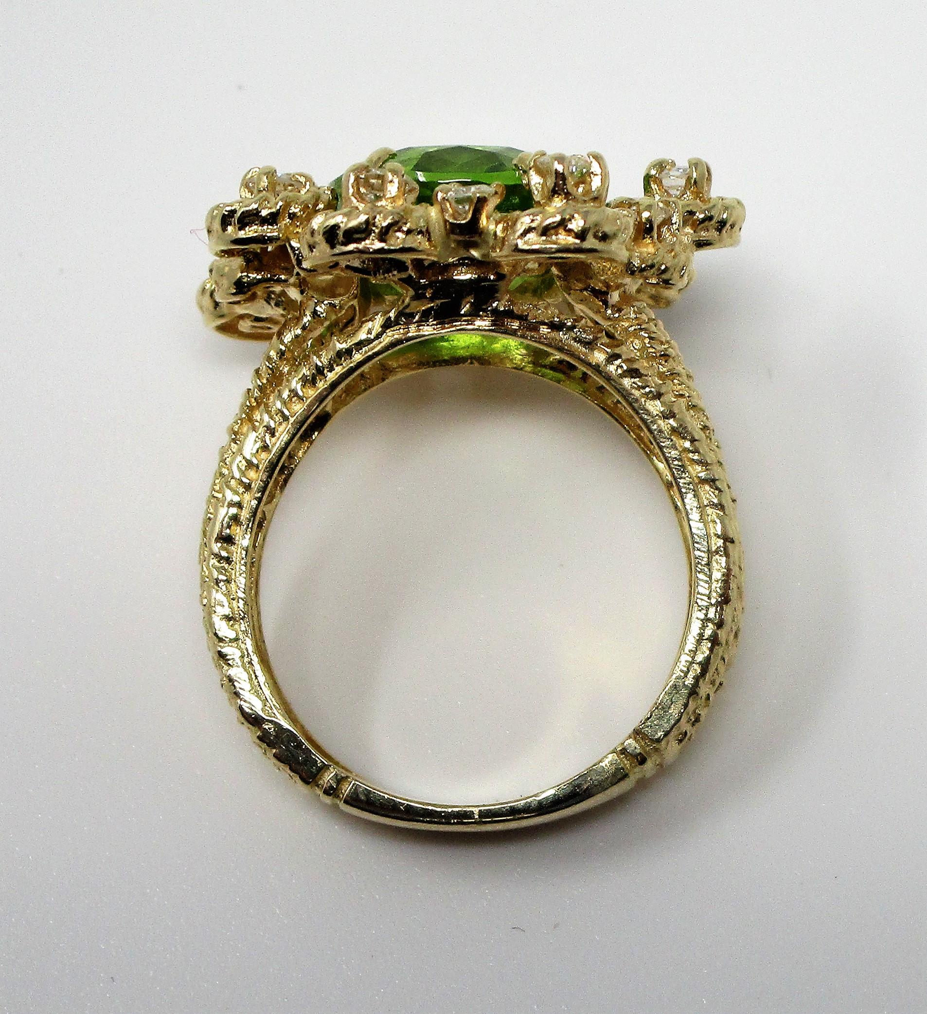 14 Karat Yellow Gold 5.52 Carat Peridot and Diamond Ring In Good Condition For Sale In Dallas, TX