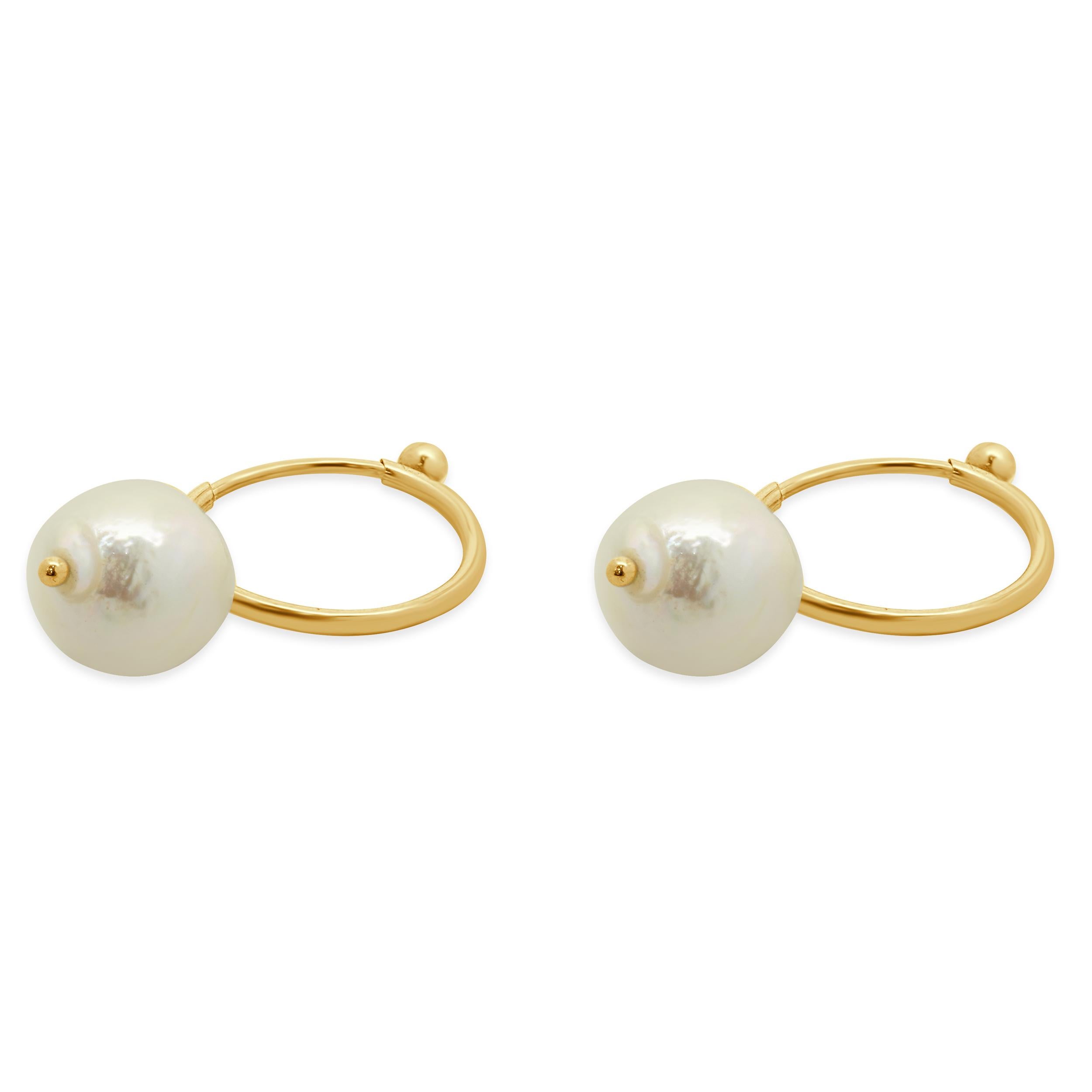 14 Karat Yellow Gold 6Freshwater Pearl Hoop Earrings in vendita 1