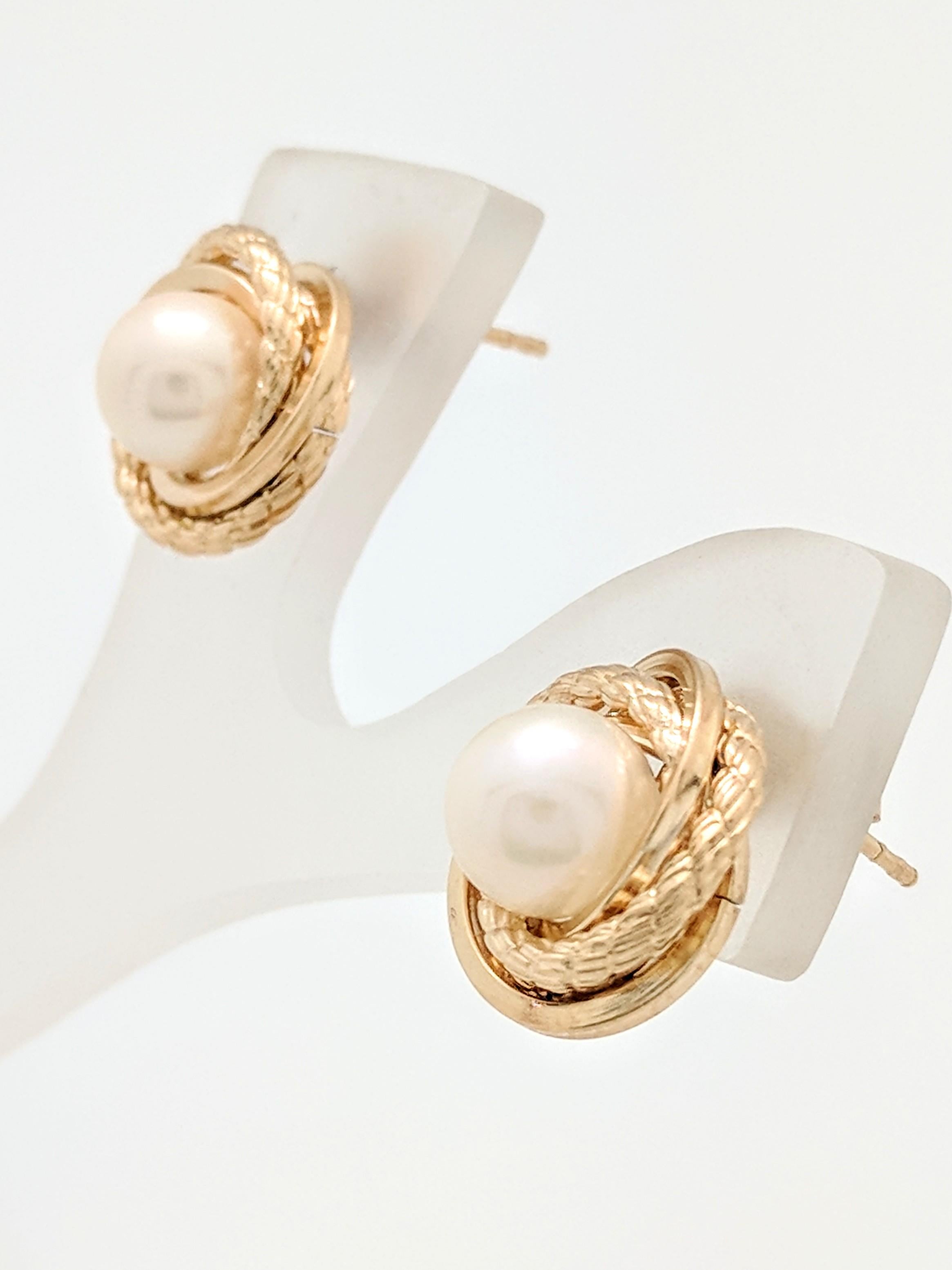 Contemporary 14 Karat Yellow Gold 6mm Freshwater Pearl Stud Earrings