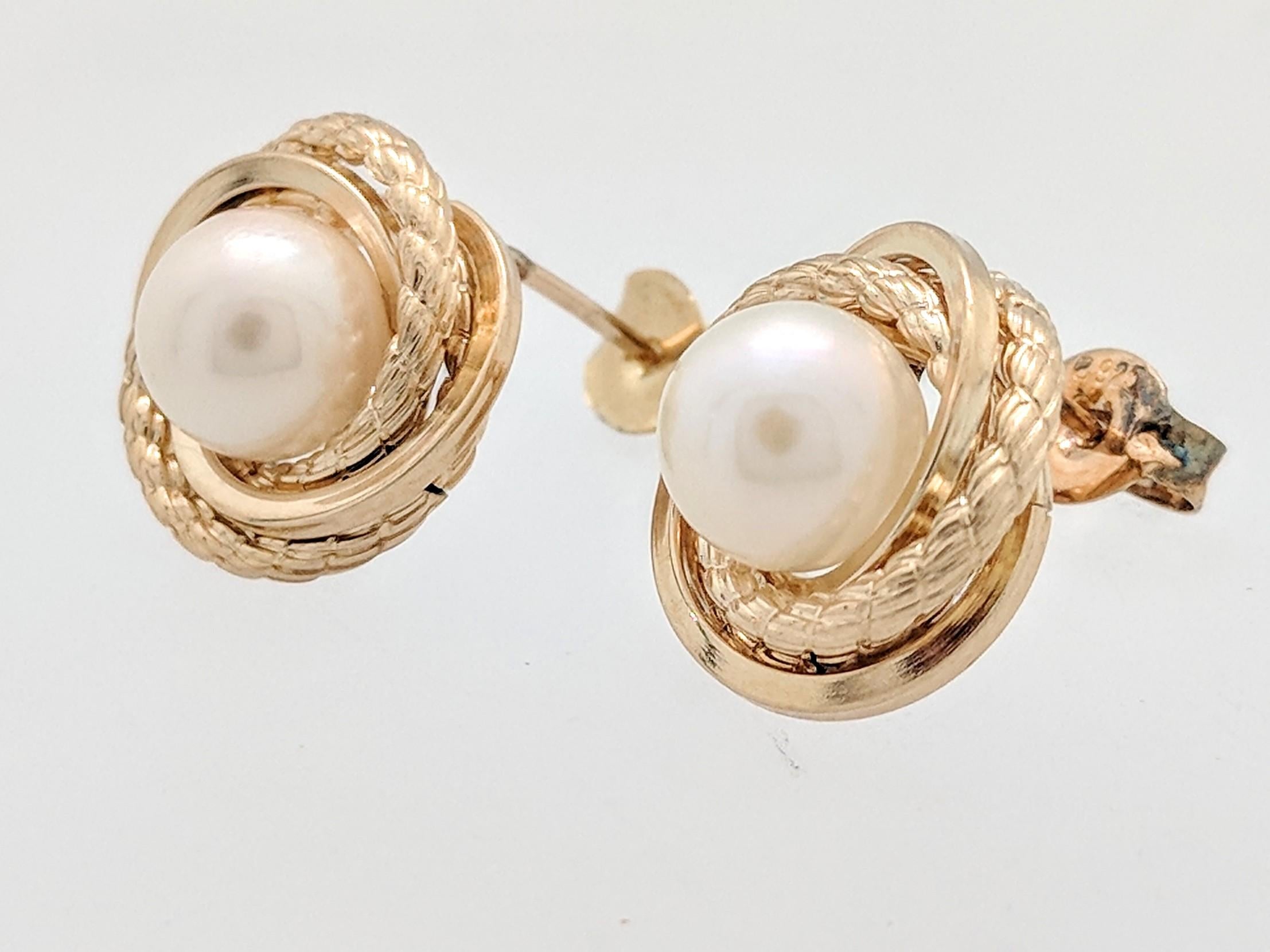 Women's or Men's 14 Karat Yellow Gold 6mm Freshwater Pearl Stud Earrings
