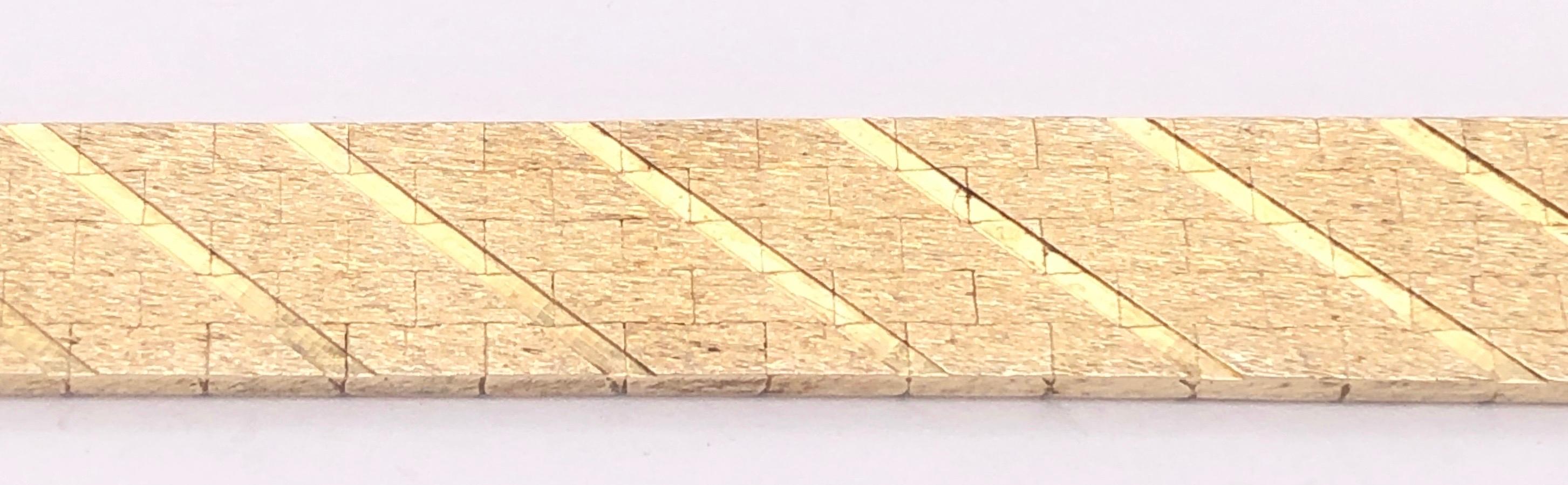 flat link gold bracelet