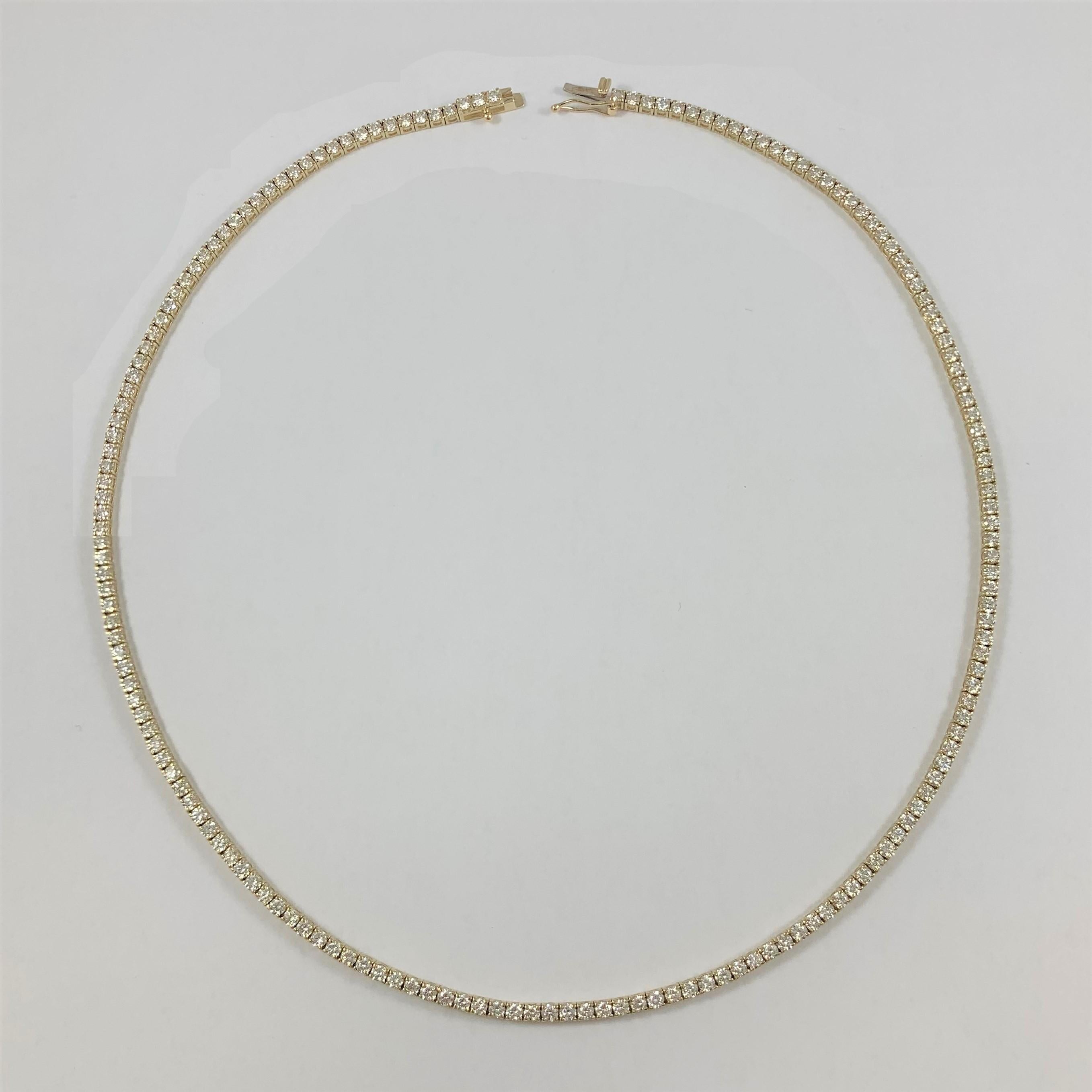Taille ronde Collier tennis en or jaune 14 carats avec diamants de 7,76 carats en vente