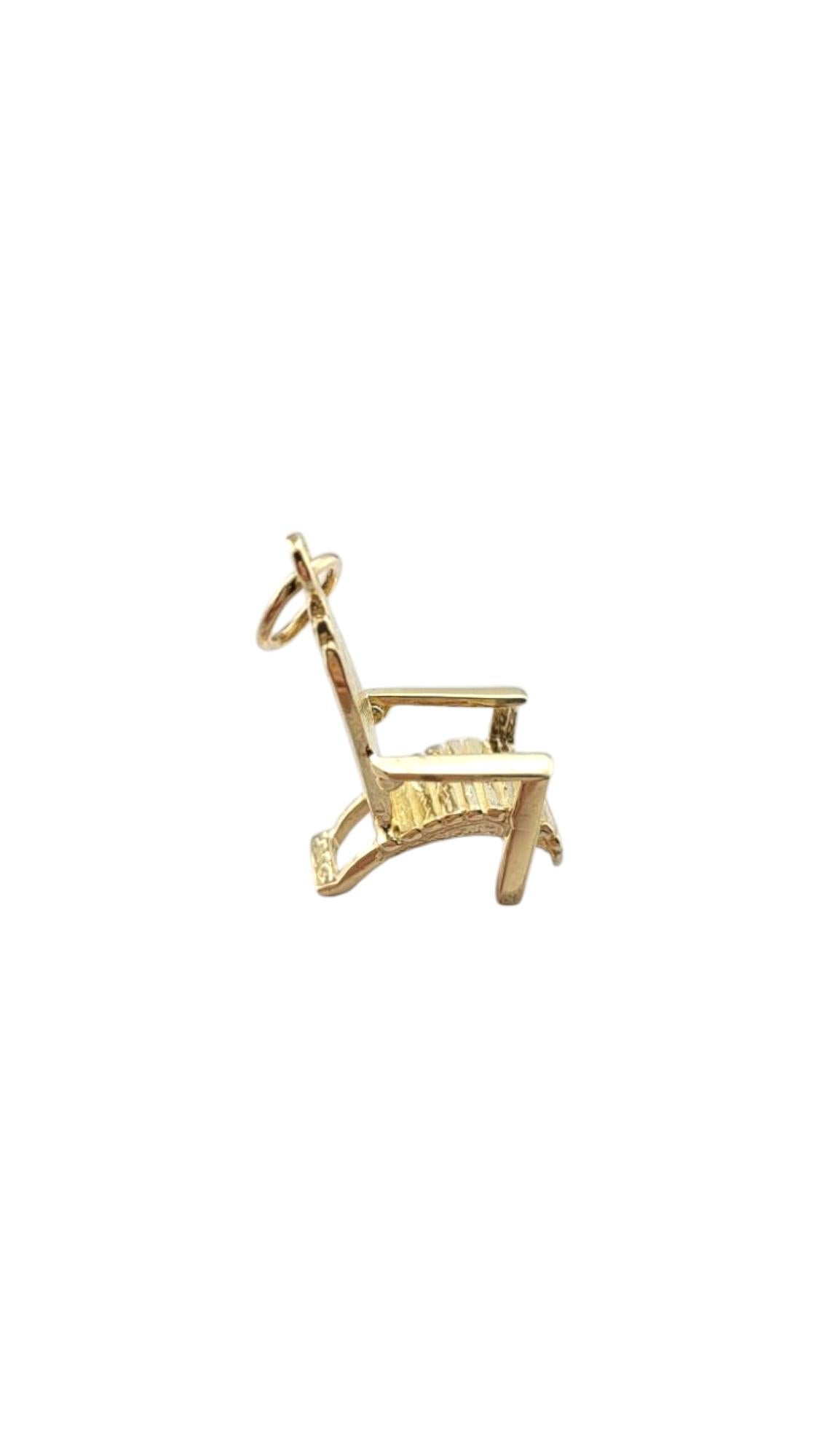 14K Gelbgold Adirondack Stuhl-

Entspannen Sie sich stilvoll mit diesem 14K Gelbgold Adirondack Chair Charm! Dieses wunderschön gearbeitete Stück ist ein Symbol für Freizeit, Komfort und die freie Natur und bringt einen Hauch von Gelassenheit in