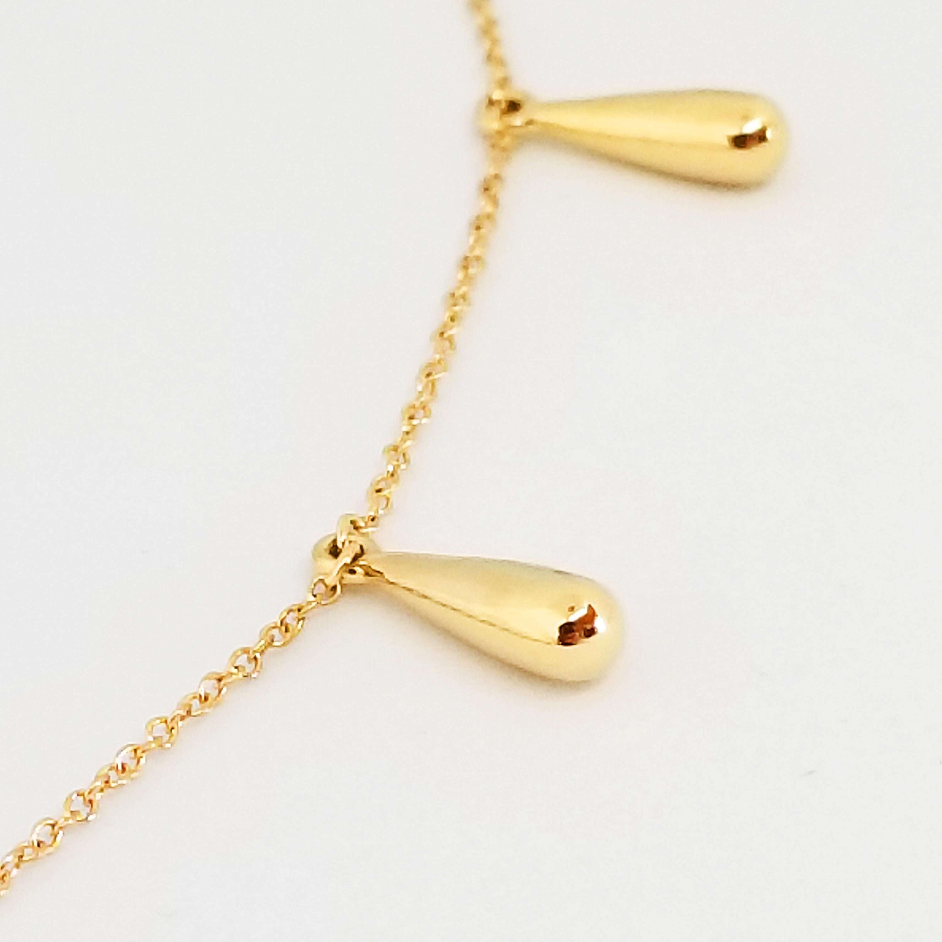 
Classic and simple describes this 14 Karat Highly Polished Yellow Gold Chain Necklace. The Cable Chain features five 14 Karat Gold Tear Drops that are evenly spaced across the center of the neckline. Each Droplet is linked to the chain for proper
