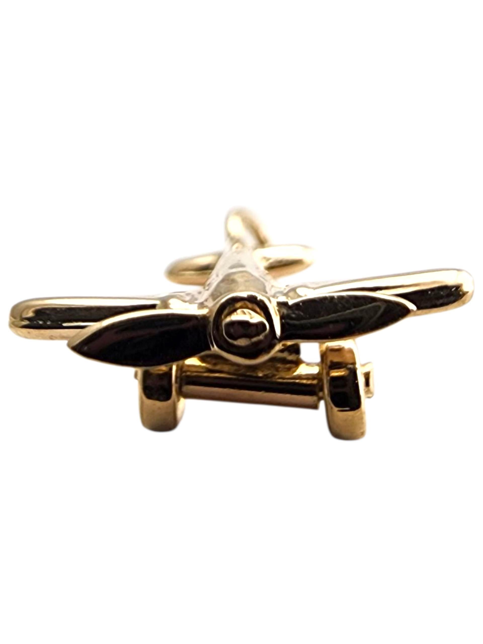 Donna Charm a forma di aeroplano in oro giallo 14 carati #23929 in vendita