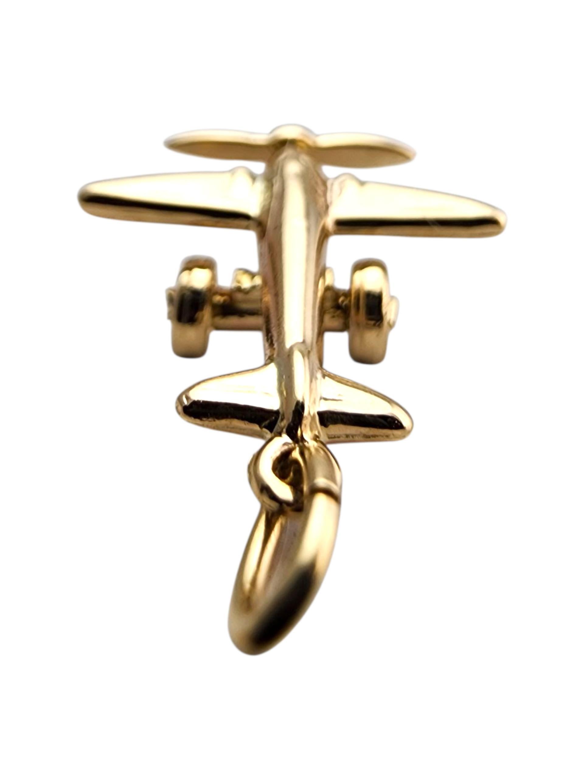 Charm a forma di aeroplano in oro giallo 14 carati #23929 in vendita 1