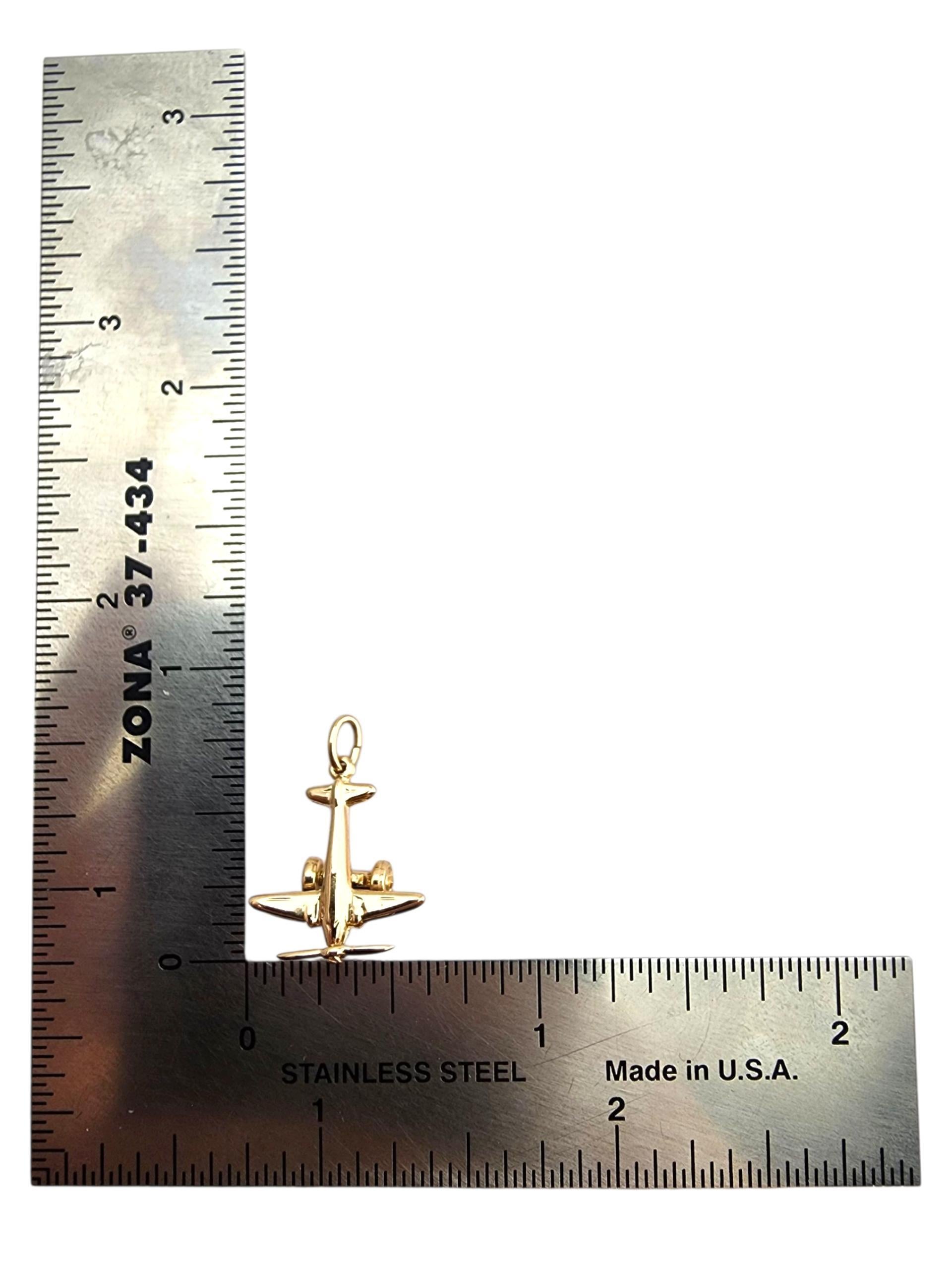 Charm a forma di aeroplano in oro giallo 14 carati #23929 in vendita 3