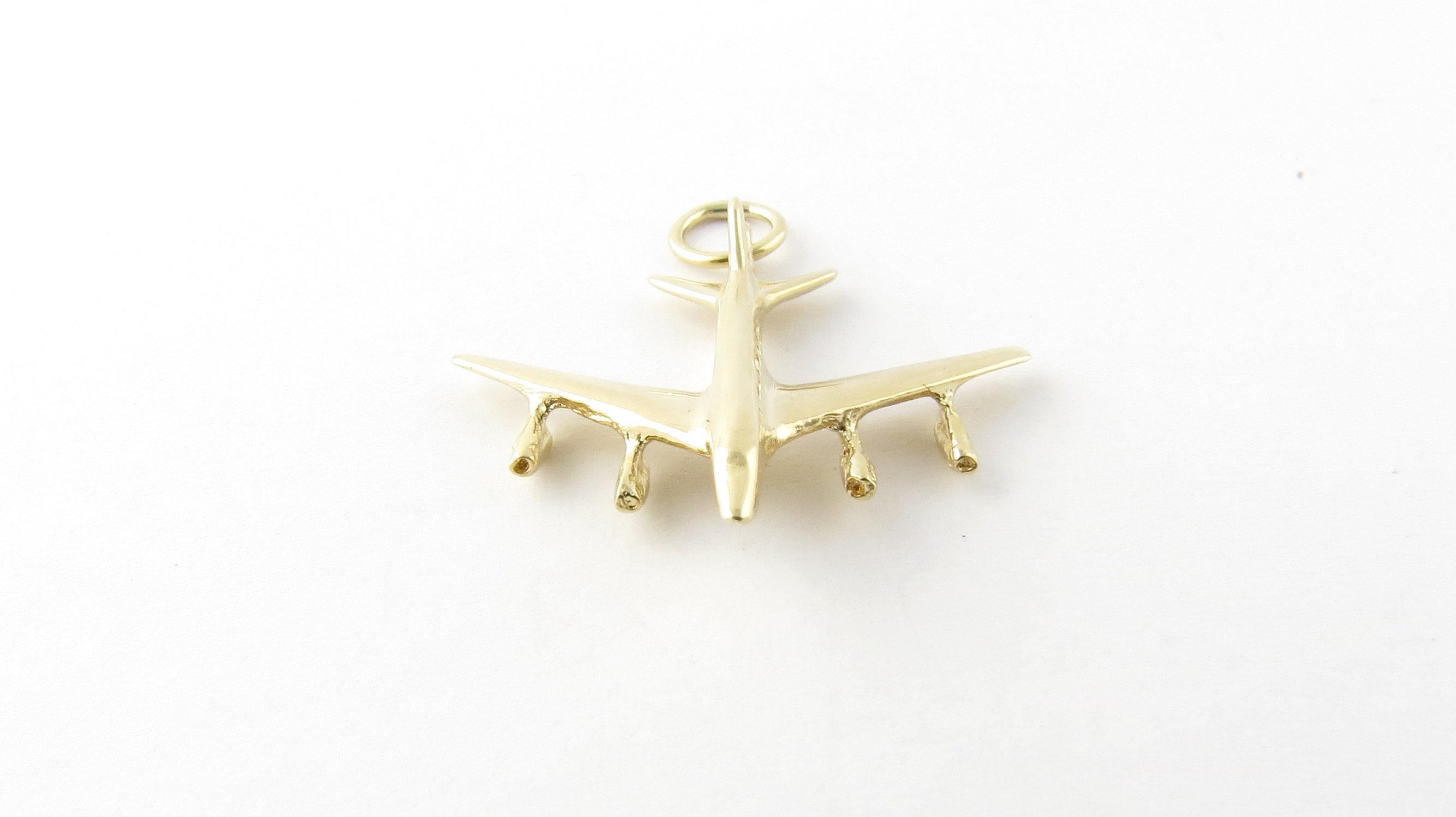 Vintage 14 Karat Yellow Gold Airplane Charm-

Perfect addition to your travel charm collection!

This lovely 3D charm features a miniature airplane meticulously detailed in 14K yellow gold.

Size: 25 mm x 24 mm (actual charm)

Weight: 1.6 dwt. / 2.6