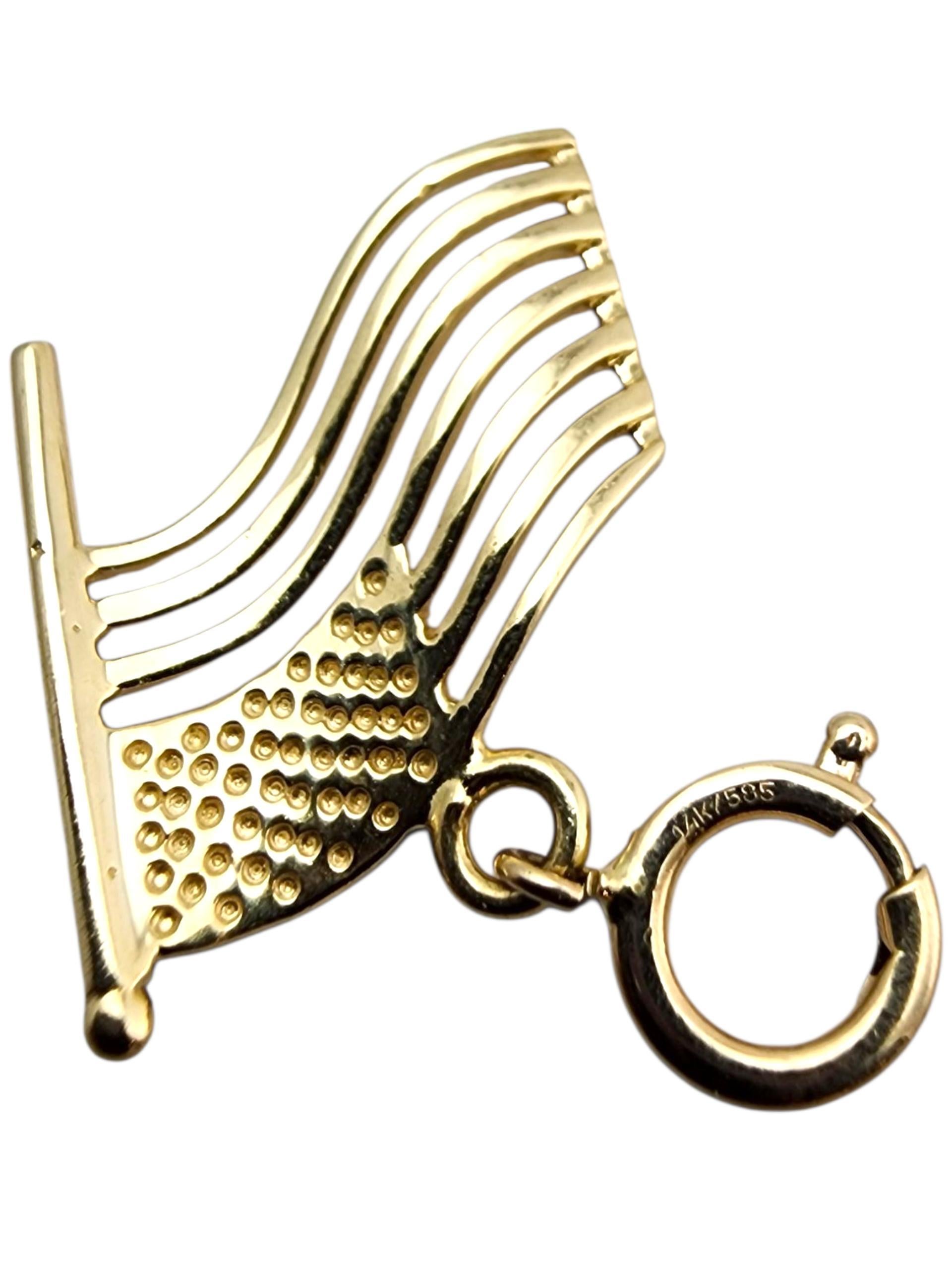 14 Karat Yellow Gold American Flag Charm #23672 In Good Condition For Sale In Washington Depot, CT