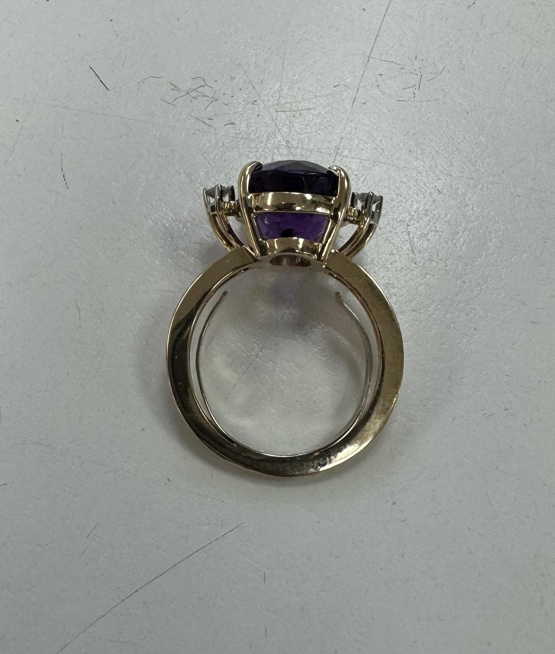 14 Karat Yellow Gold Amethyst and Diamond Cocktail Ring In Excellent Condition For Sale In Los Angeles, CA