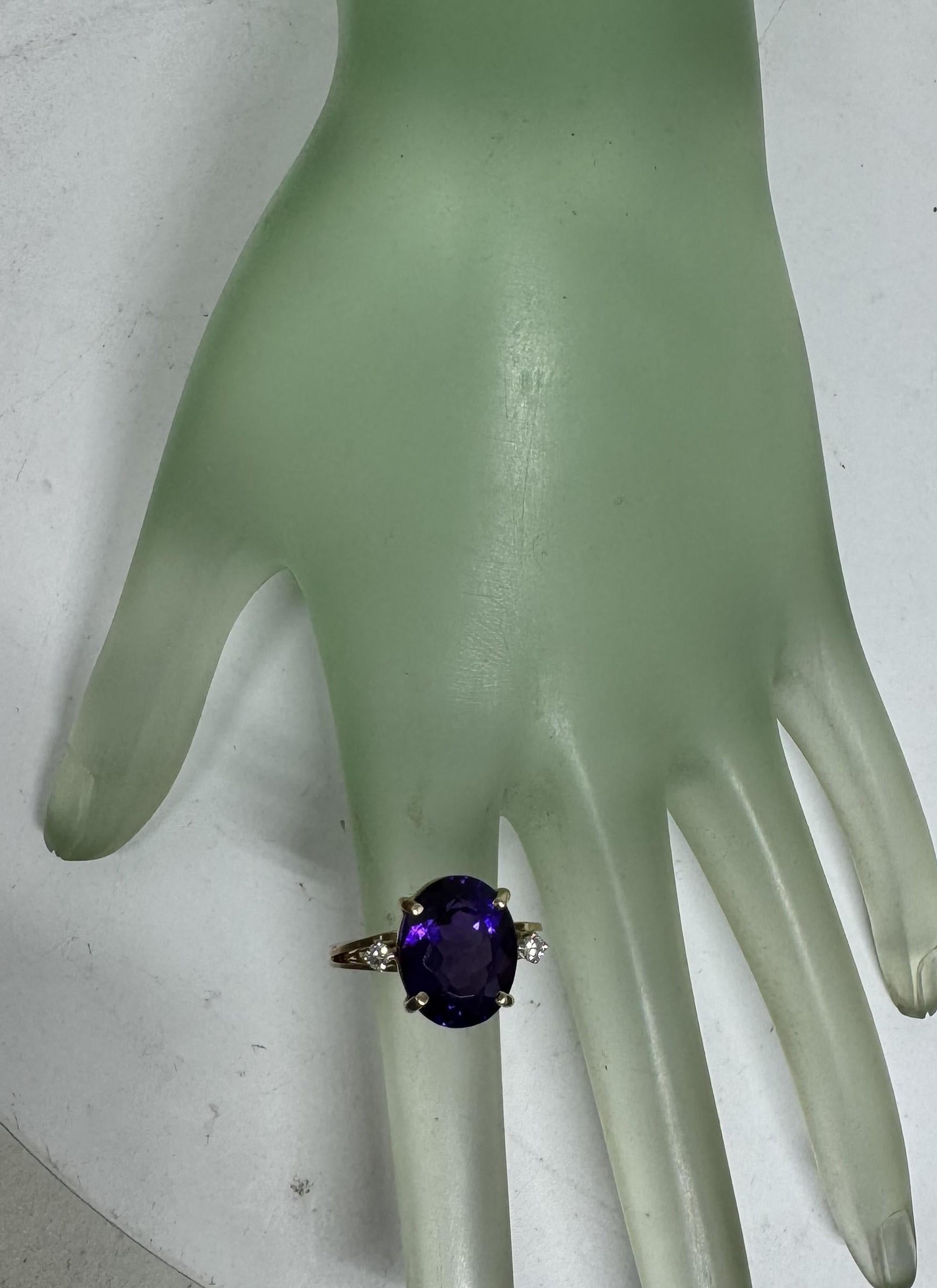 Femenino o masculino Anillo Cóctel Amatista y Diamante en Oro Amarillo de 14 Kilates en venta