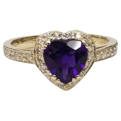 14 Karat Gelbgold Herz-Halo-Ring mit Amethysten und Diamanten