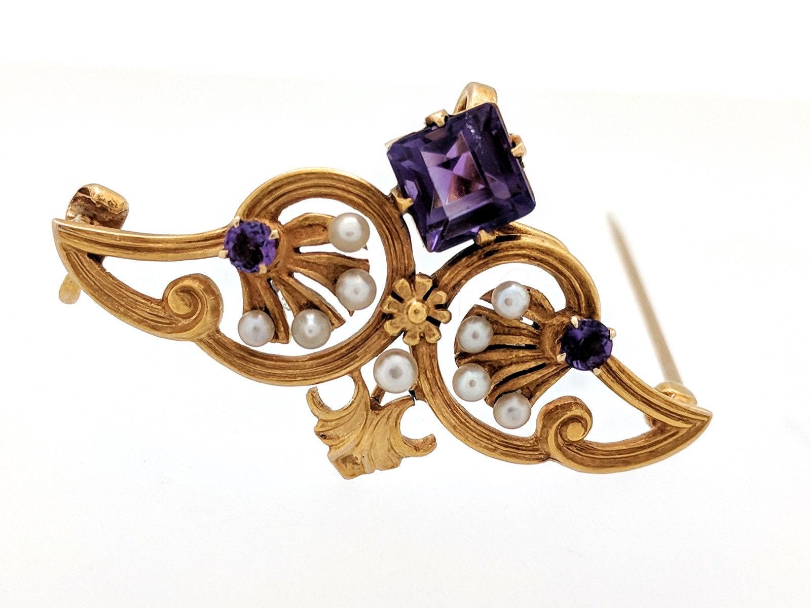 14 Karat Yellow Gold Amethyst and Seed Pearl Estate Brooch Pin In Good Condition For Sale In Gainesville, FL