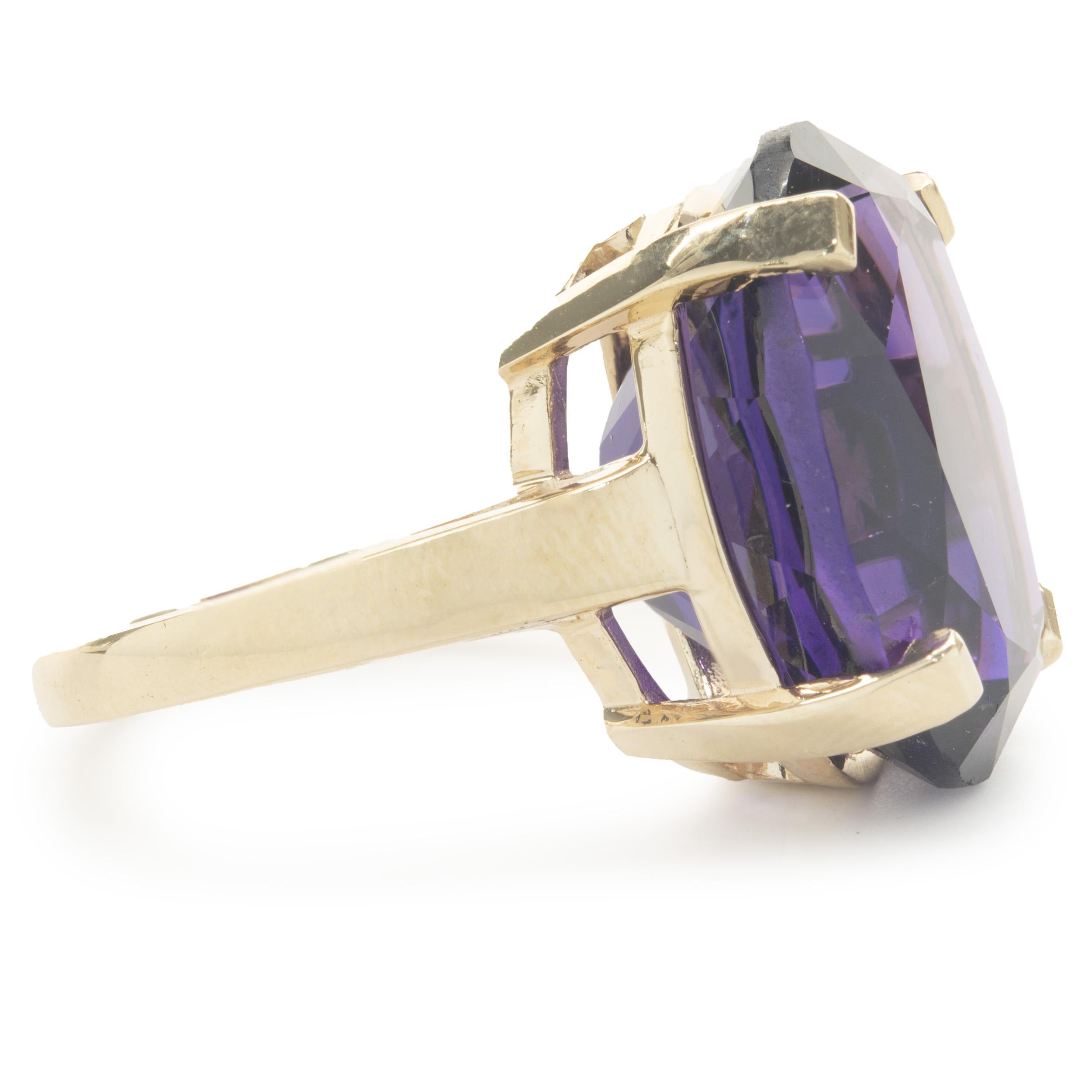 Designer: kundenspezifisch
MATERIAL: 14K Gelbgold
Amethyst: 1 ovaler Schliff = 16,74ct
Abmessungen: Die Ringspitze ist 19.45 mm breit.
Ringgröße: 6.5 (kostenlose Größenanpassung möglich)
Gewicht: 9,13 Gramm
