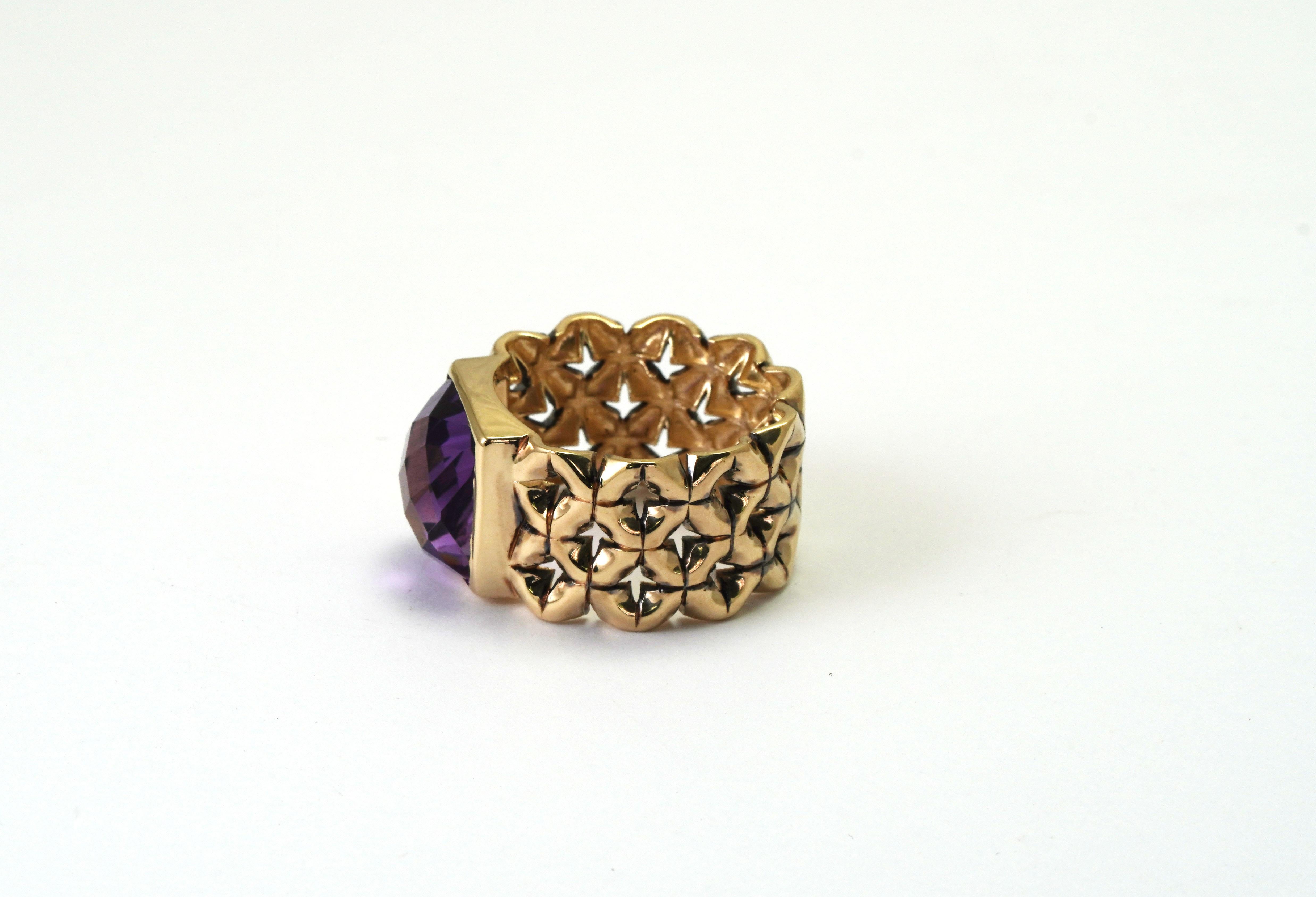 14 Karat Yellow Gold Amethyst Ring In New Condition For Sale In София, BG