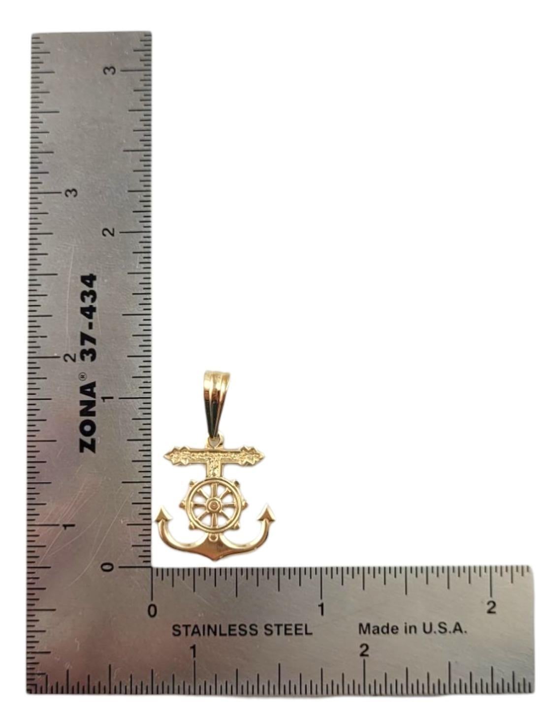 Ciondolo con ancora e ruota di nave in oro giallo 14 carati #21498 in vendita 3