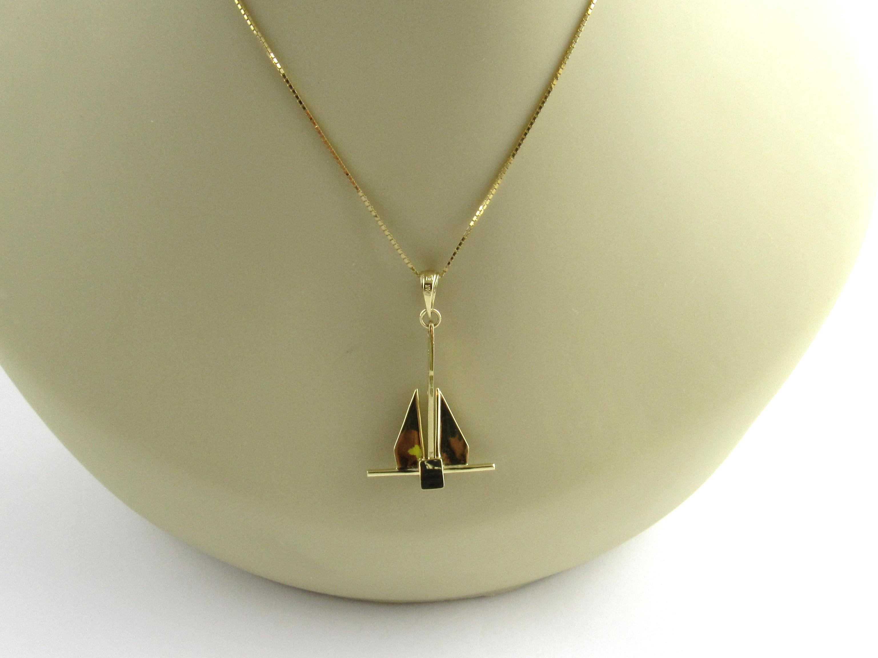 14 Karat Yellow Gold Anchor with Movable Stock Pendant For Sale 2