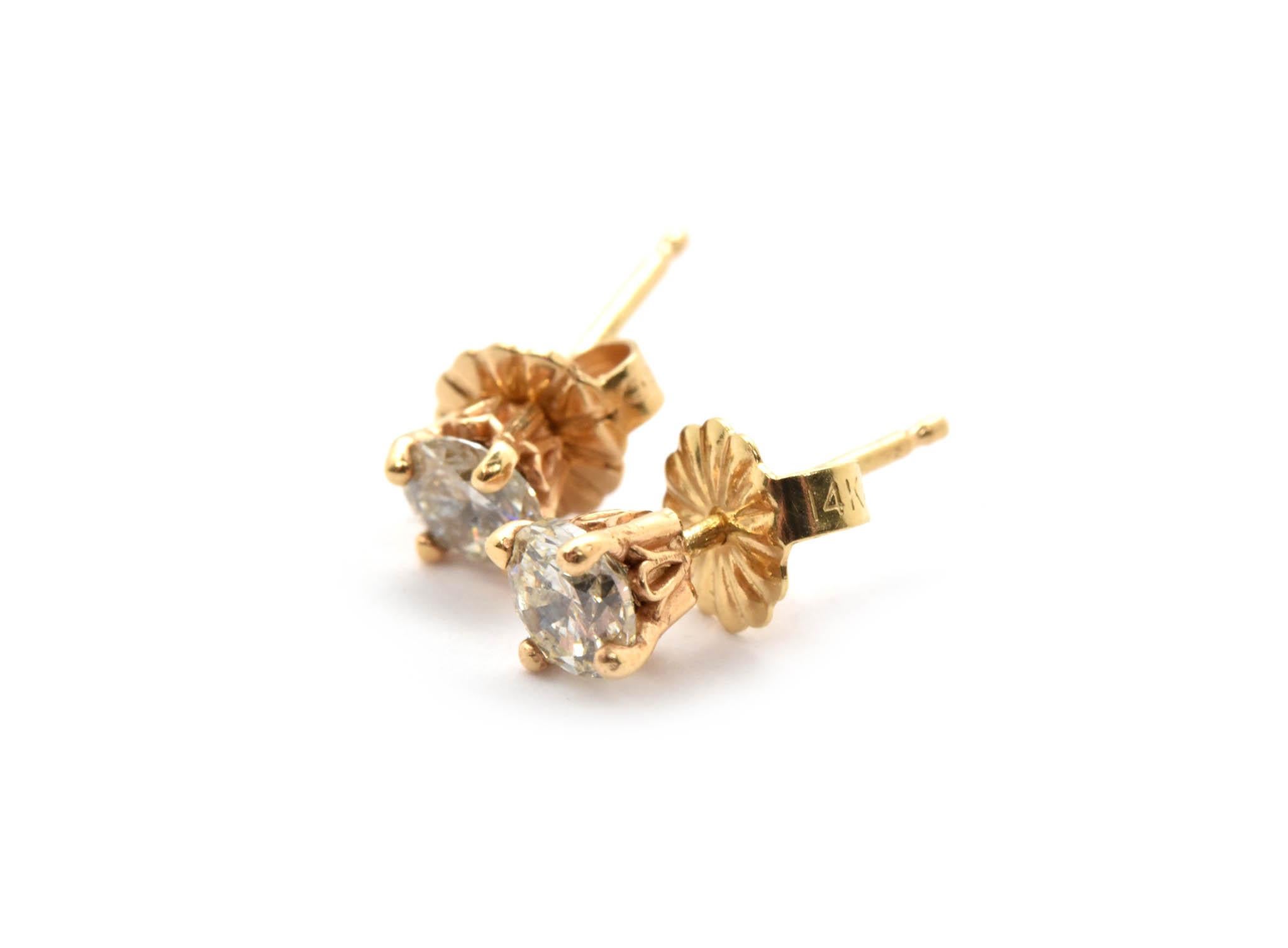 Modern 14 Karat Yellow Gold and 0.20 Carat Round Diamond Stud Earrings
