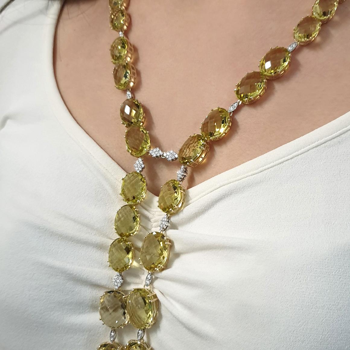 Moderne Collier en or 14 carats, or blanc 18 carats avec quartz citron et diamants blancs en vente