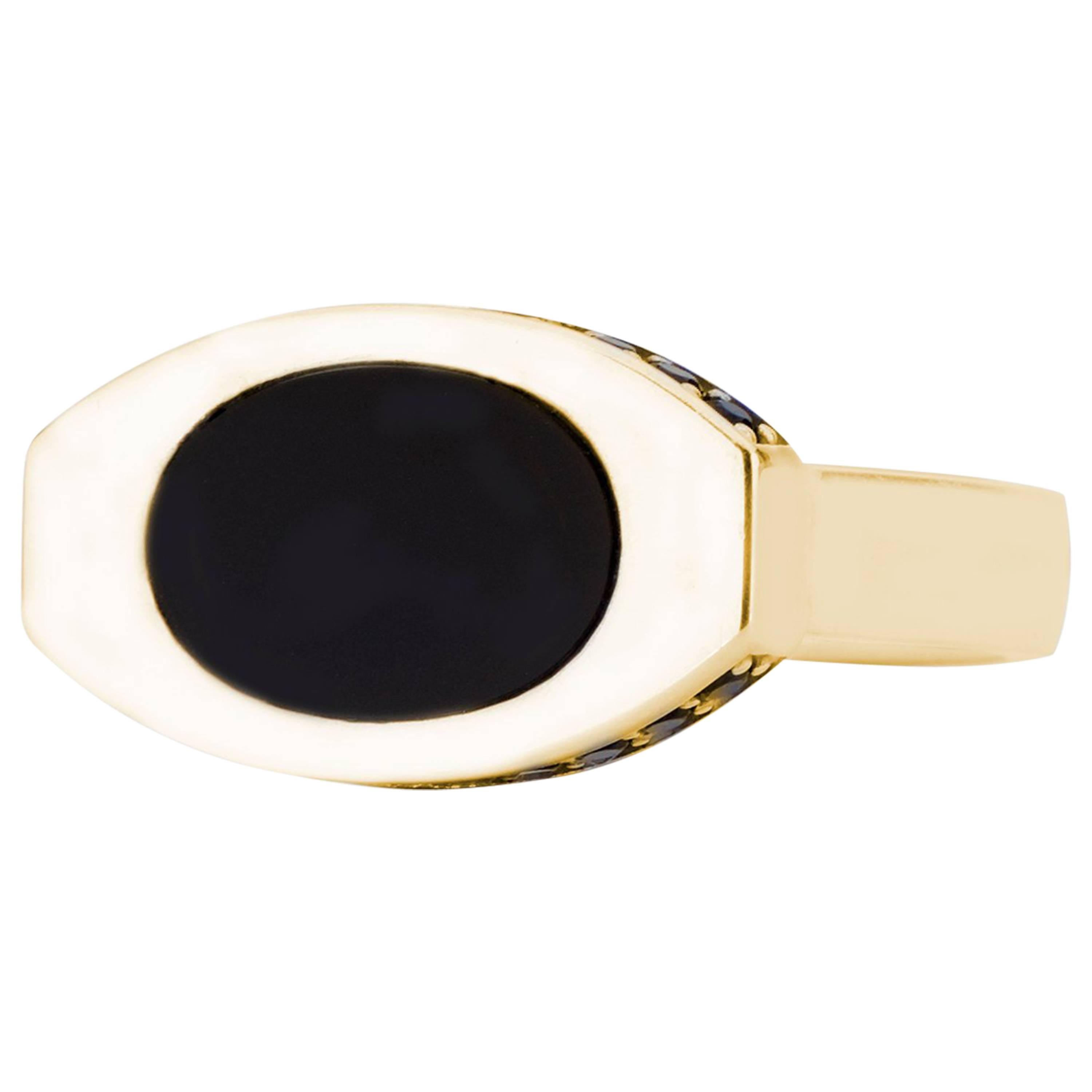 Contemporary 14 Karat Yellow Gold and Black Onyx Oblong Signet For Sale