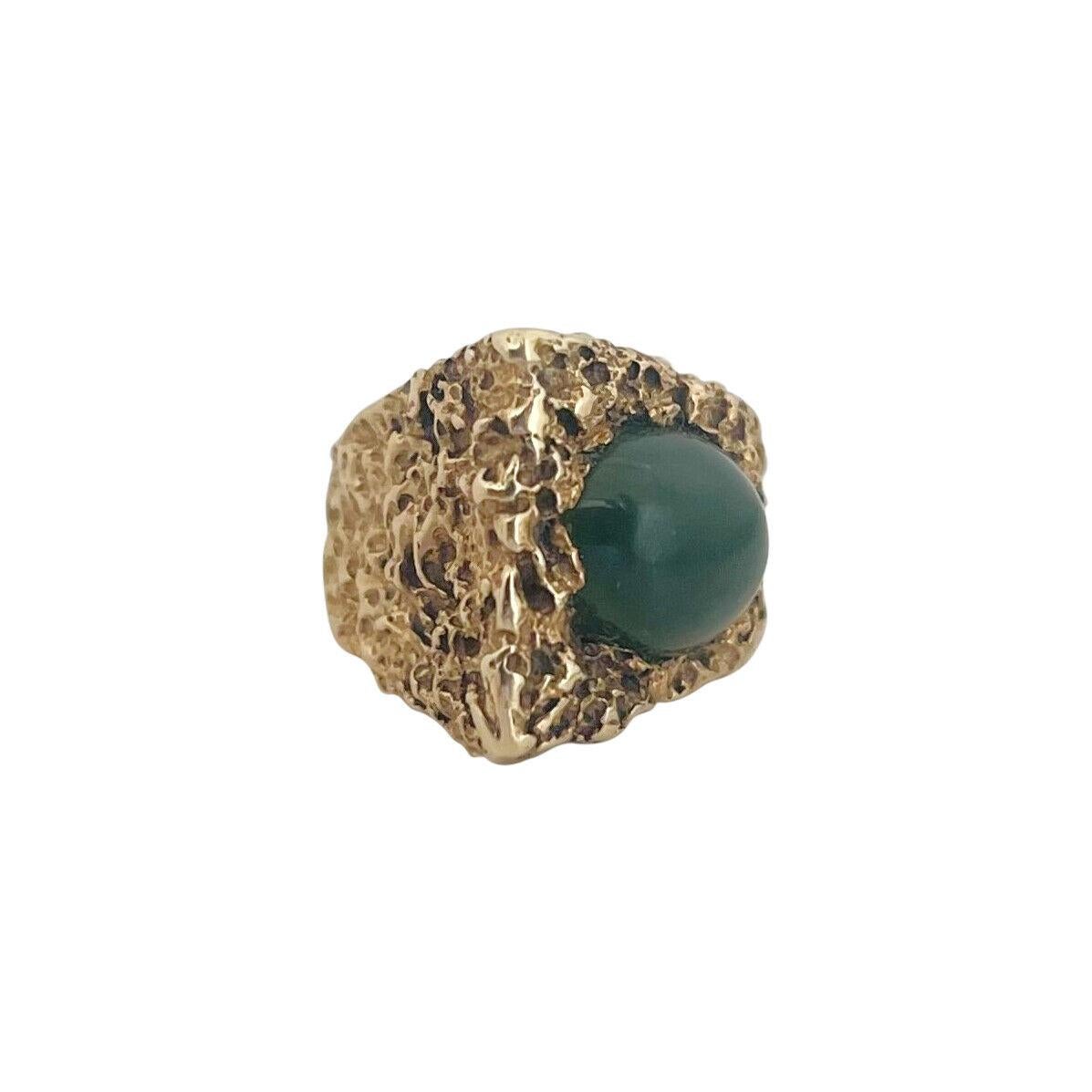 14 Karat Yellow Gold and Cabochon Jade Abstract Geometric Ring  In Good Condition For Sale In Guilford, CT