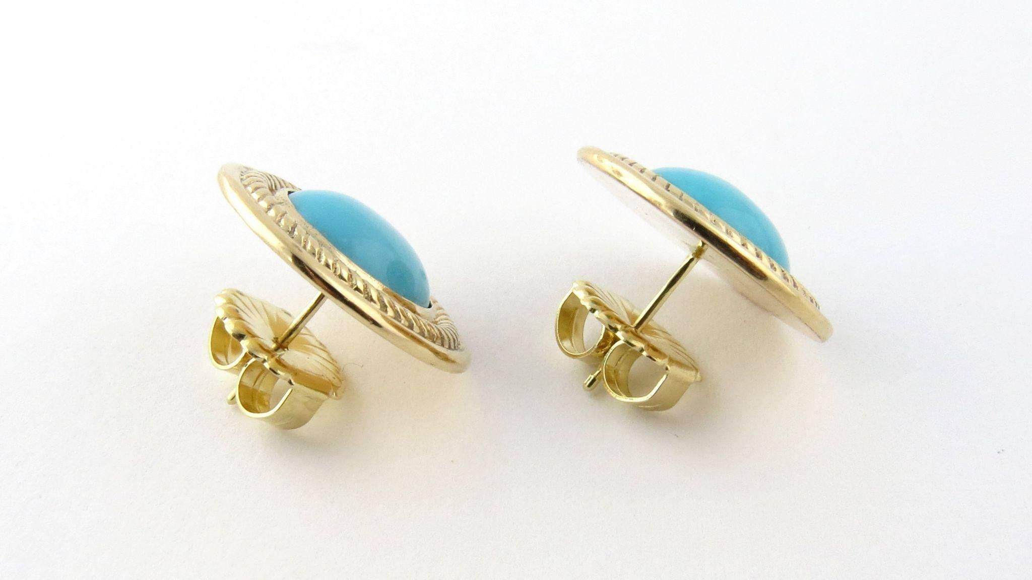 Vintage 14K Yellow Gold and Cabochon Turquoise Button Earrings 

These button style earrings are set with a beautiful robin's egg color turquoise stone. 

A rope of yellow gold surrounds the center stone. 

Each earring is 18 mm in diameter.