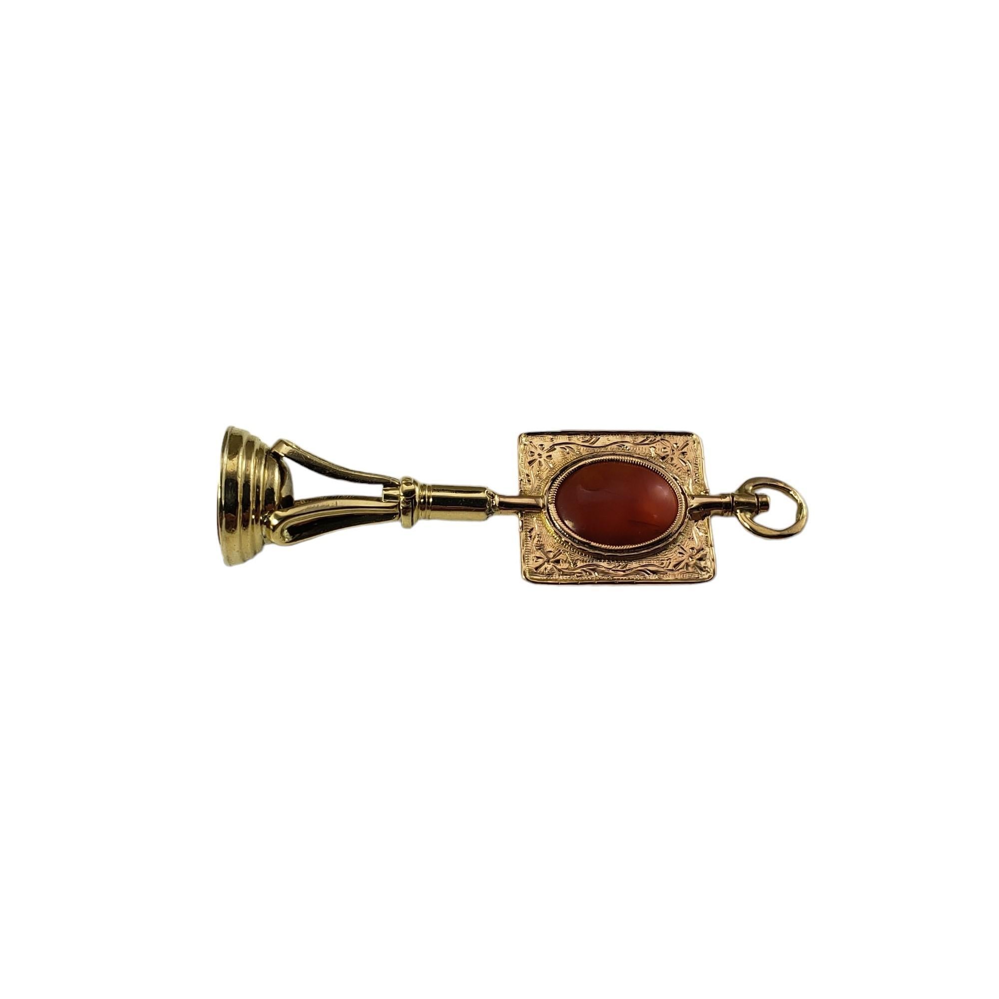 Taille ovale  Pendentif bouton en or jaune 14 carats et cornaline n°15725 en vente
