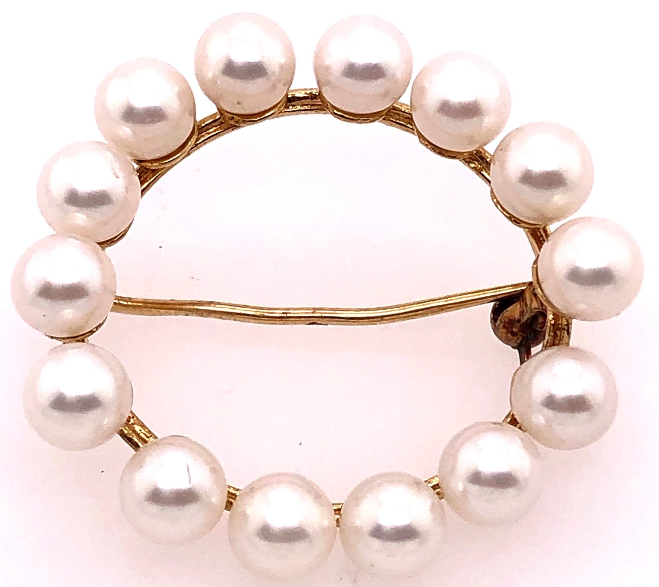 14 Karat Yellow Gold And Cultured Pearl Circle / Eternity Brooch
50 piece pearl
5.5-6 mm pearl size
2.71 grams total weight.
