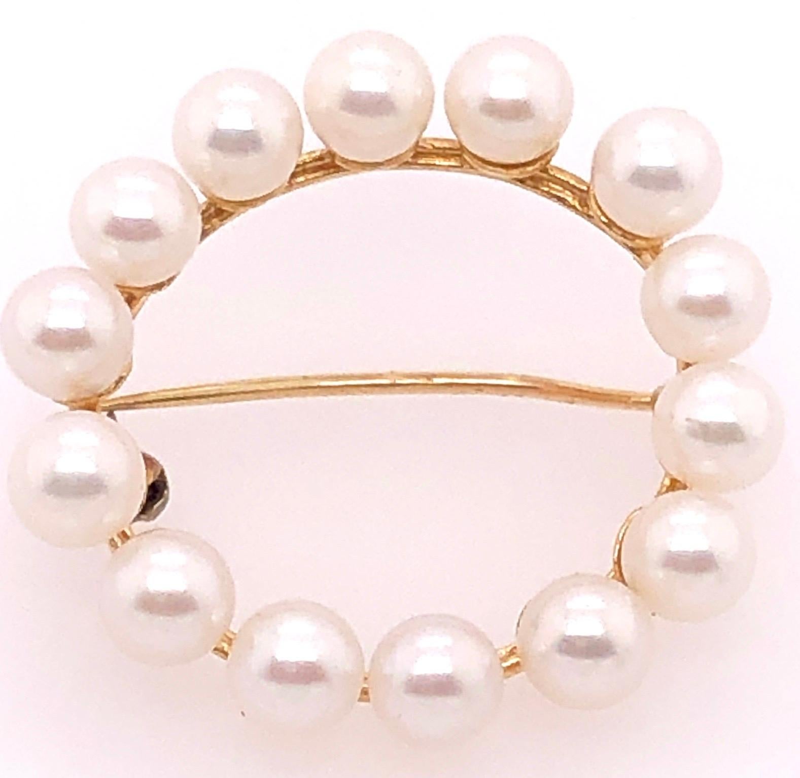 Women's or Men's 14 Karat Yellow Gold and Cultured Pearl Circle / Eternity Brooch For Sale
