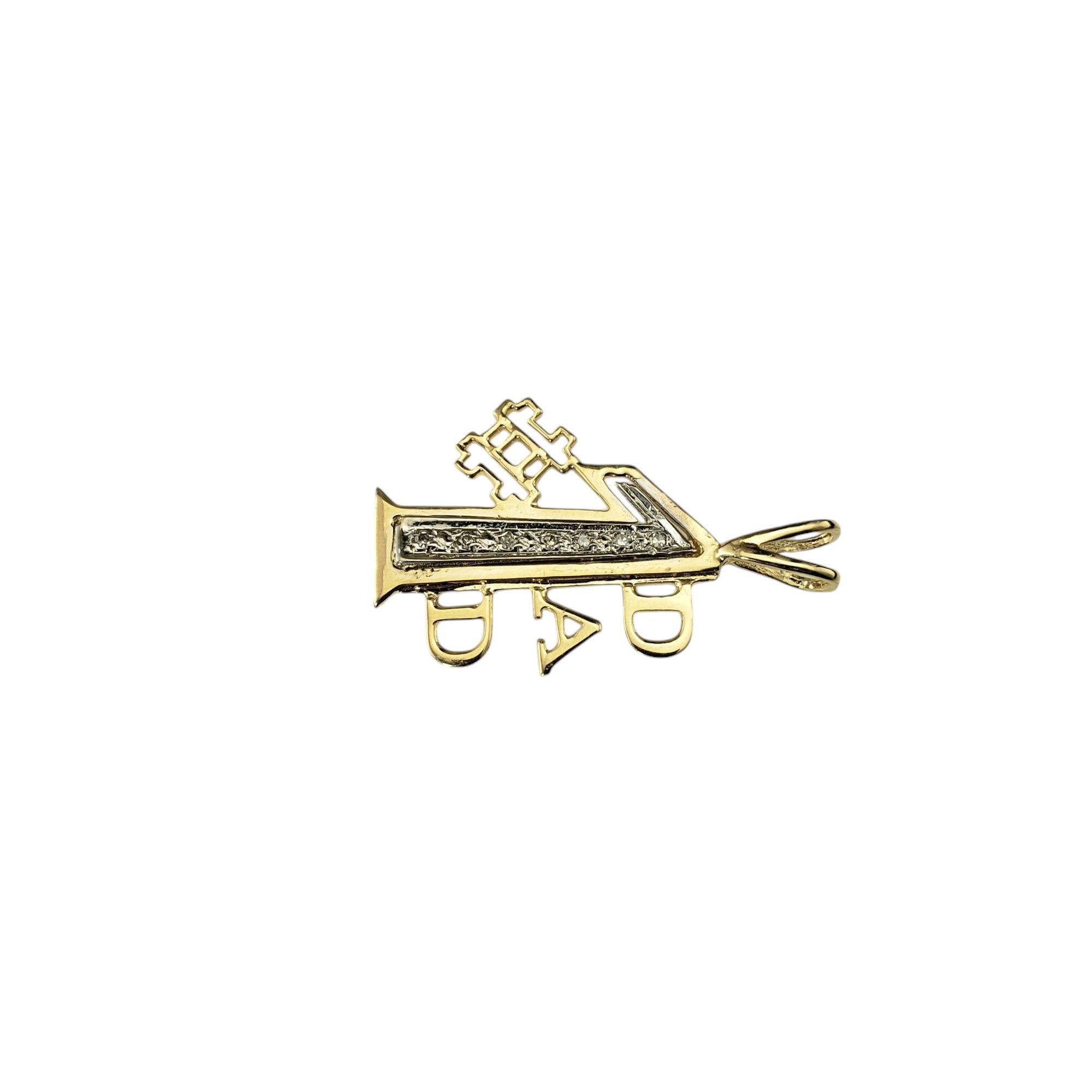 Pendentif papa #1 en or jaune 14K et diamants

Pour le père qui a toujours été le numéro 1, cet or jaune 14 carats orné de sept diamants ronds de taille unique est la meilleure façon de dire 