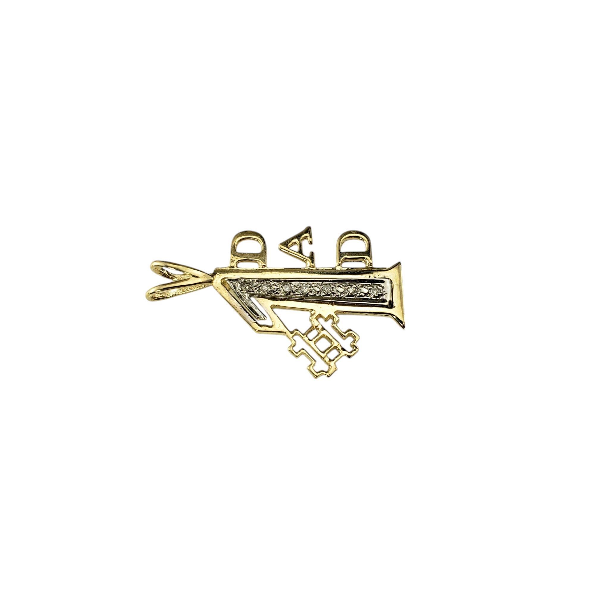 Taille simple Pendentif #1 Dad en or jaune 14 carats et diamants #20876 en vente