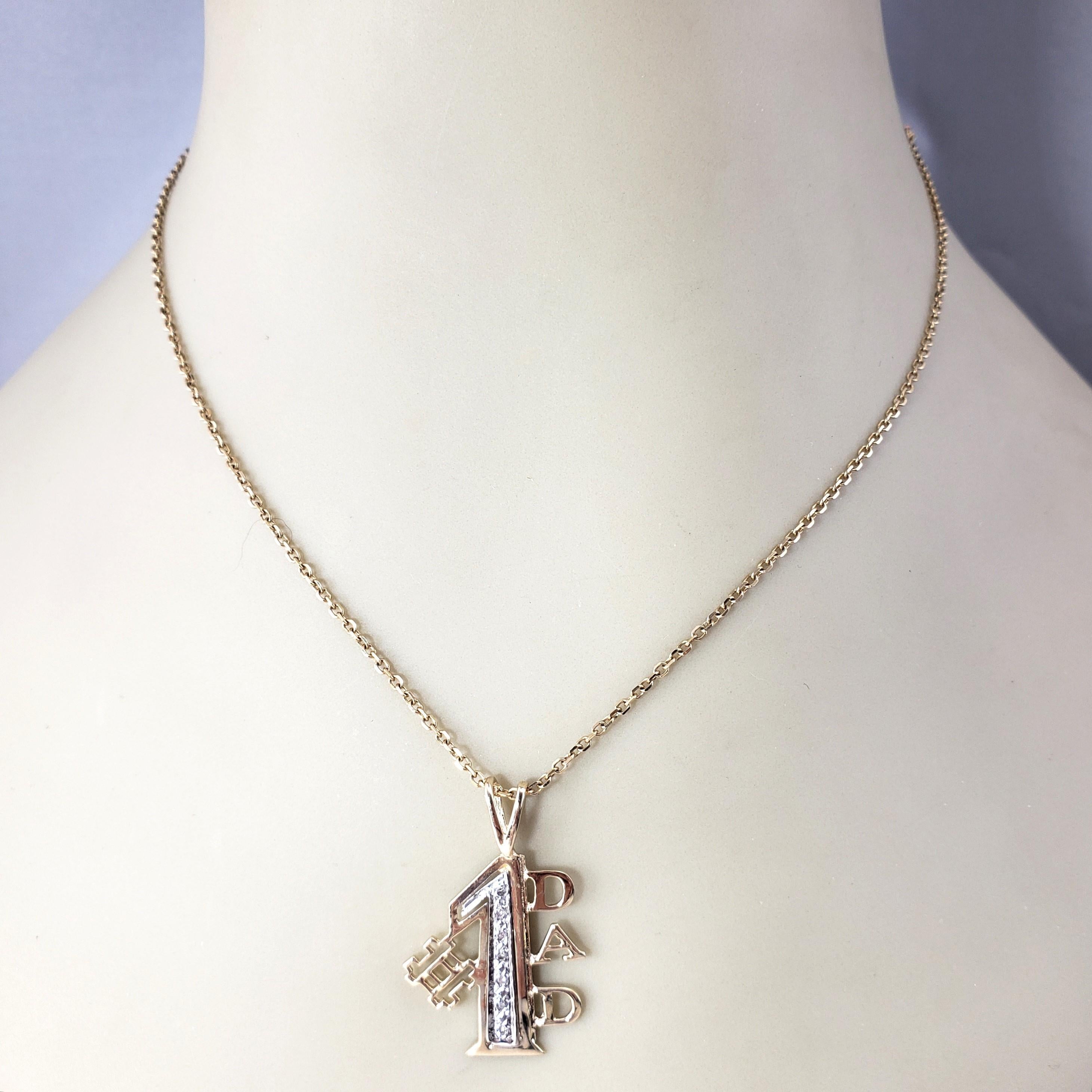 Pendentif #1 Dad en or jaune 14 carats et diamants #20876 en vente 1
