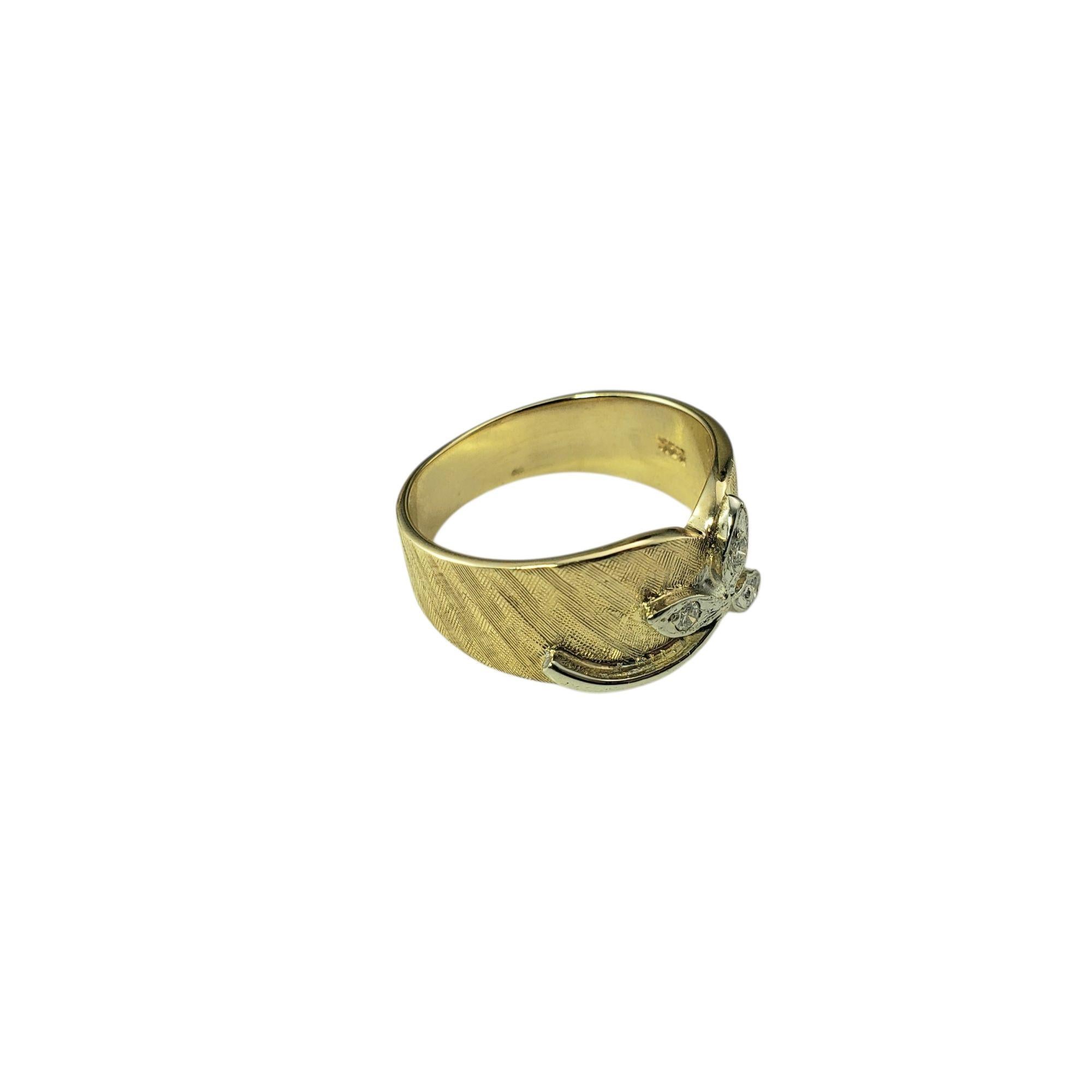 14 Karat Yellow Gold and Diamond Band Ring Size 7 #21857 en Bueno estado para la venta en Washington Depot, CT