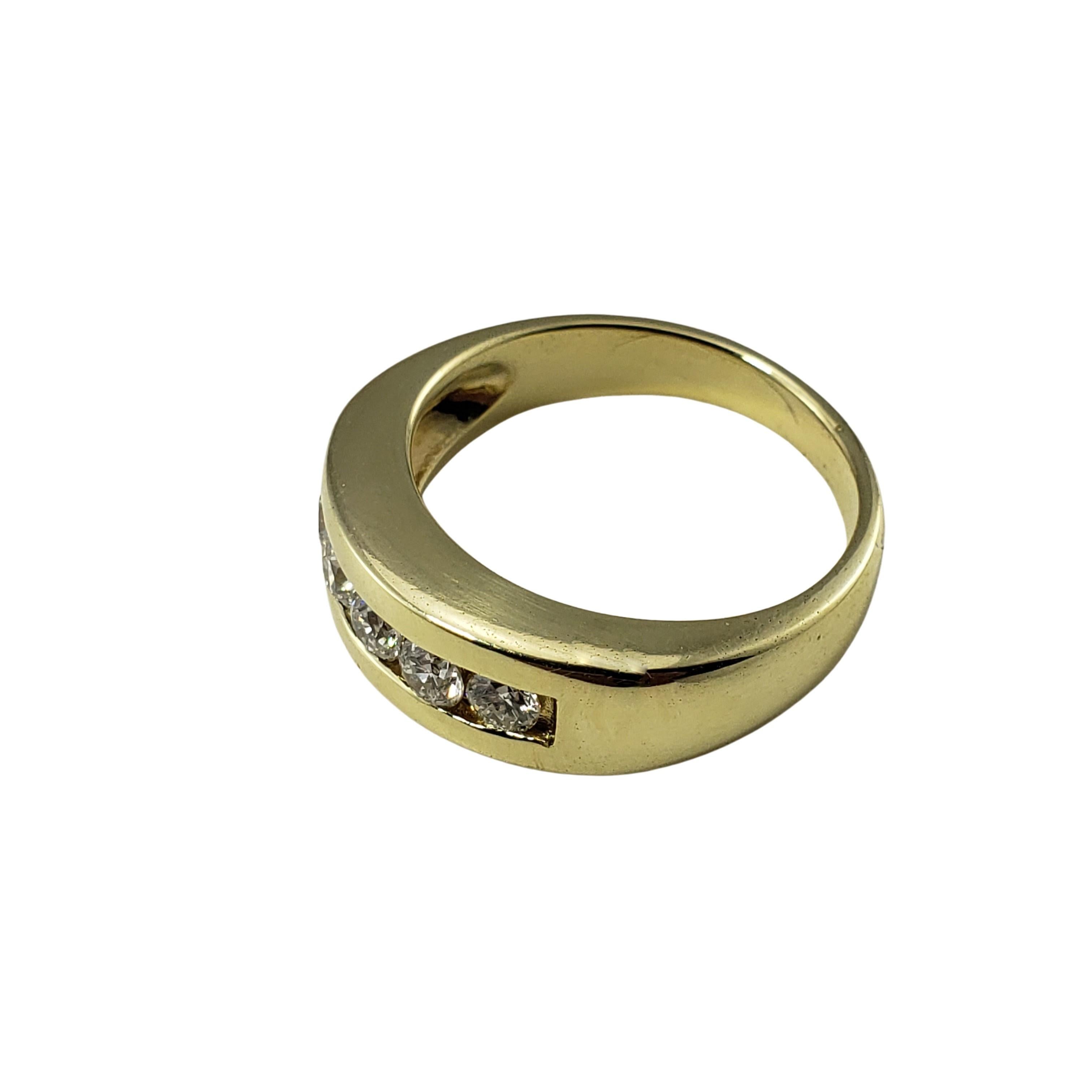 14 Karat Yellow Gold and Diamond Band Ring In Good Condition For Sale In Washington Depot, CT