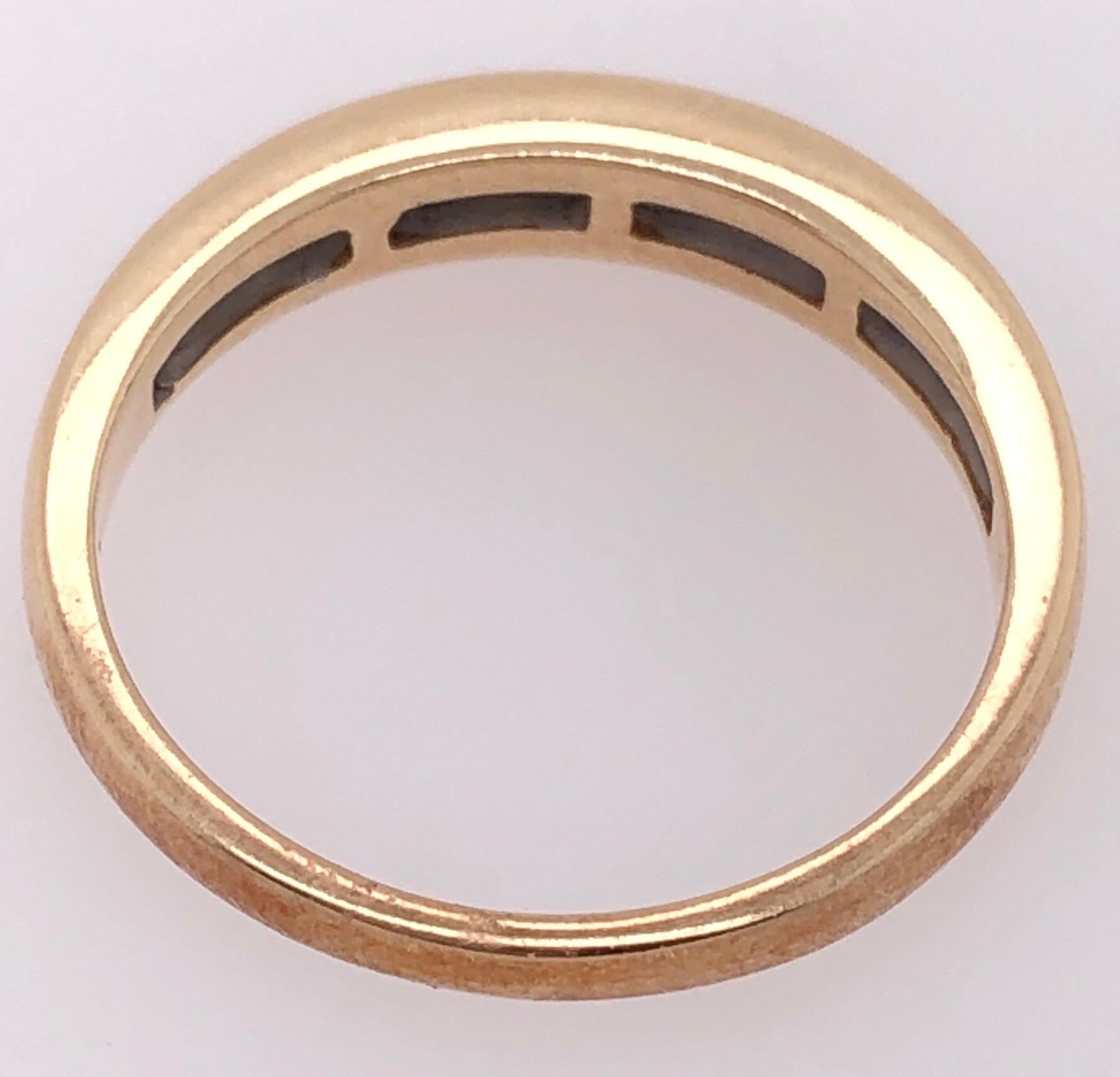 14 Karat Yellow Gold and Diamond Band / Wedding Ring 0.45 TDW For Sale 3