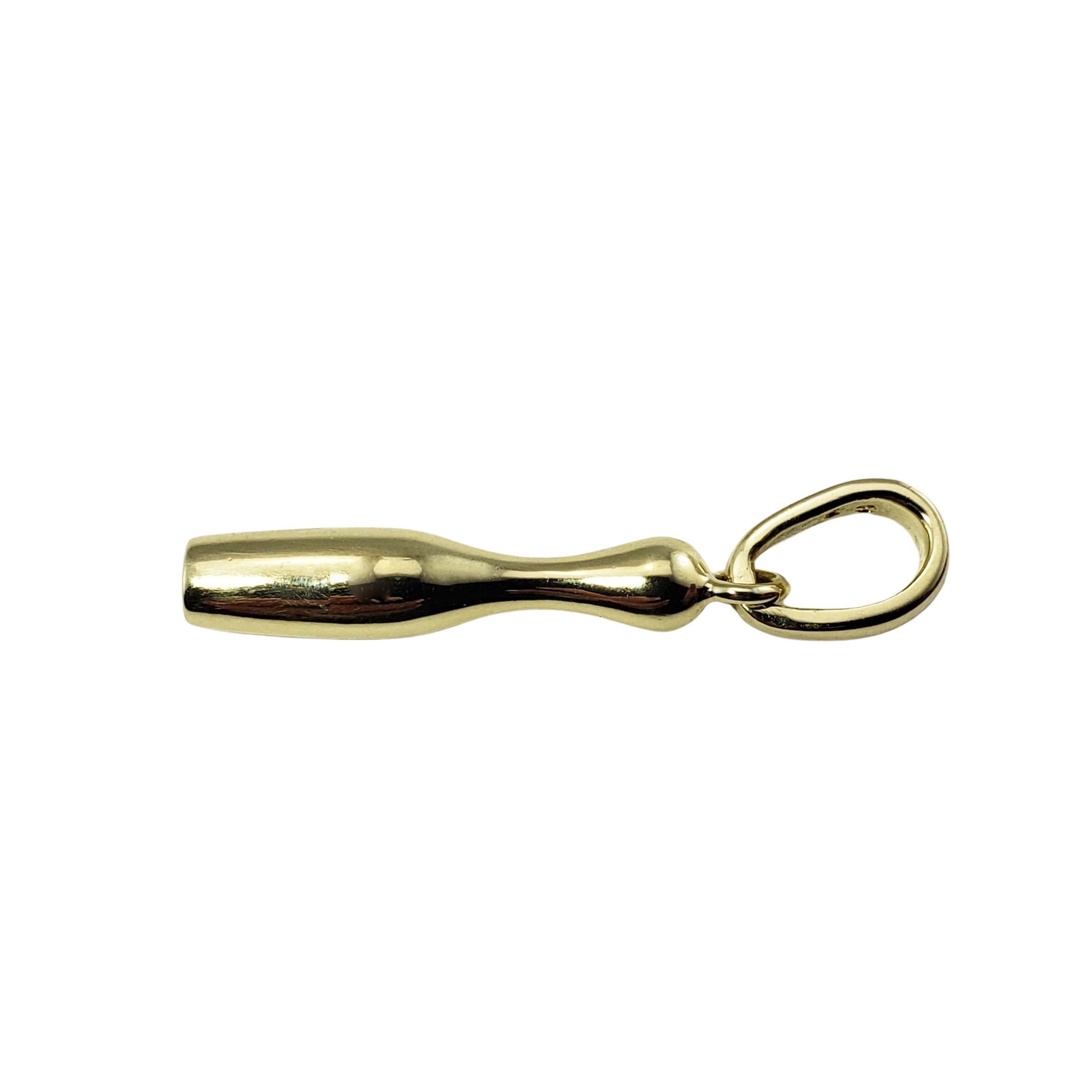 Taglio brillante Charm a forma di birillo da bowling in oro giallo 14 carati e diamanti in vendita