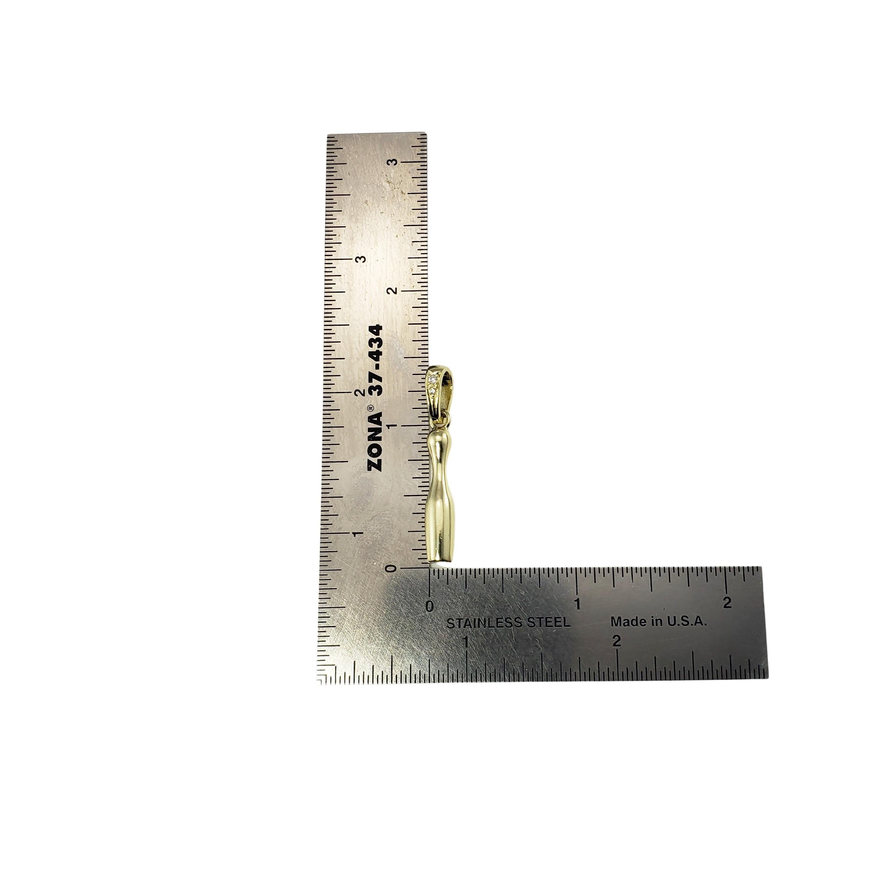 Charm a forma di birillo da bowling in oro giallo 14 carati e diamanti in vendita 1