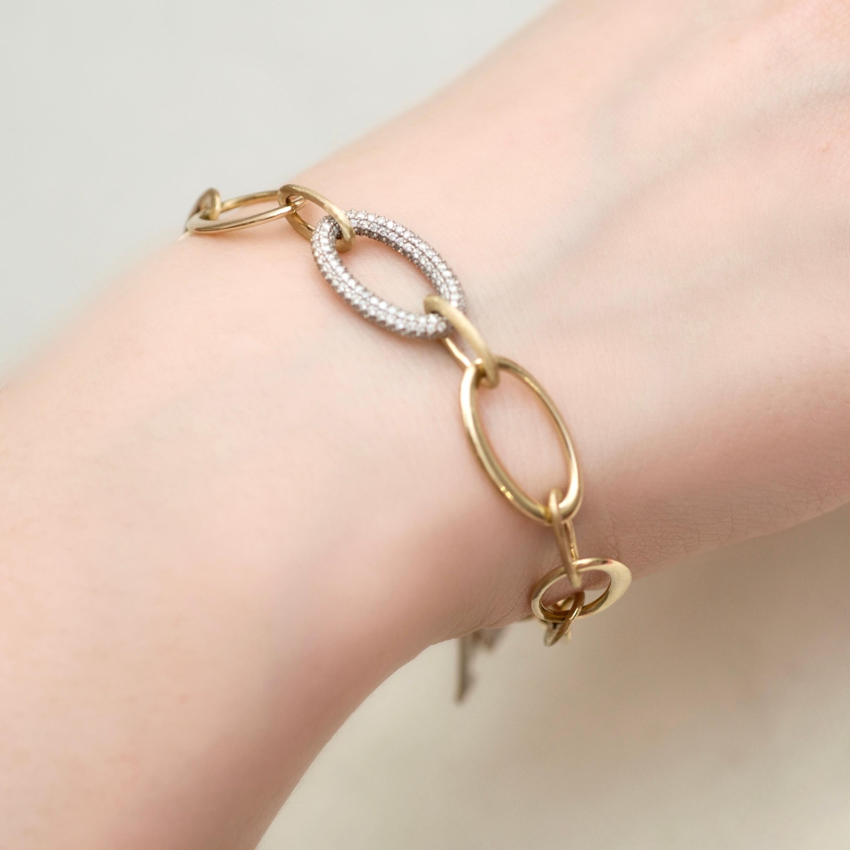 14 Karat Yellow Gold and Diamond Bracelet In New Condition For Sale In Singapore, SG