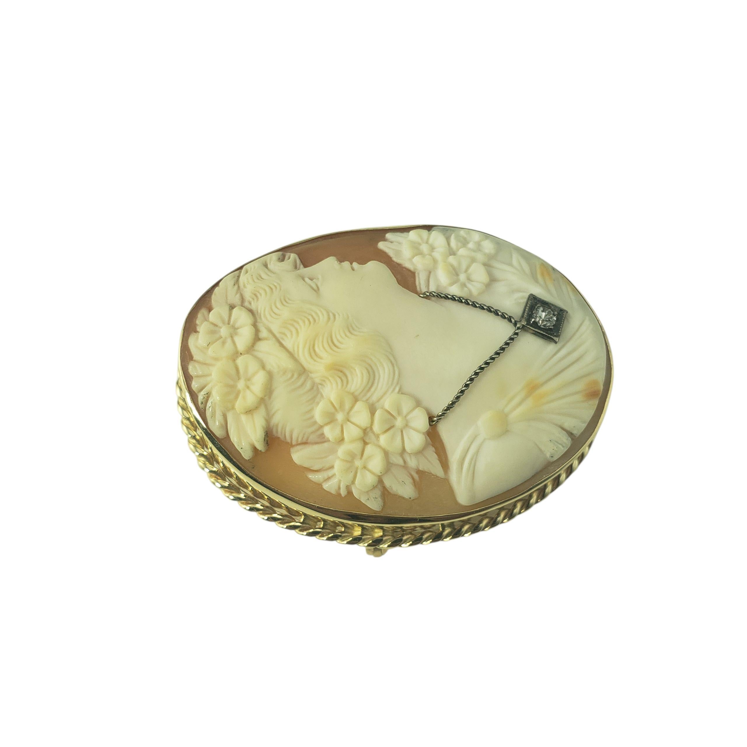 Taglio singolo Spilla/pendente con cammeo in oro giallo 14 carati e diamanti #22566 in vendita