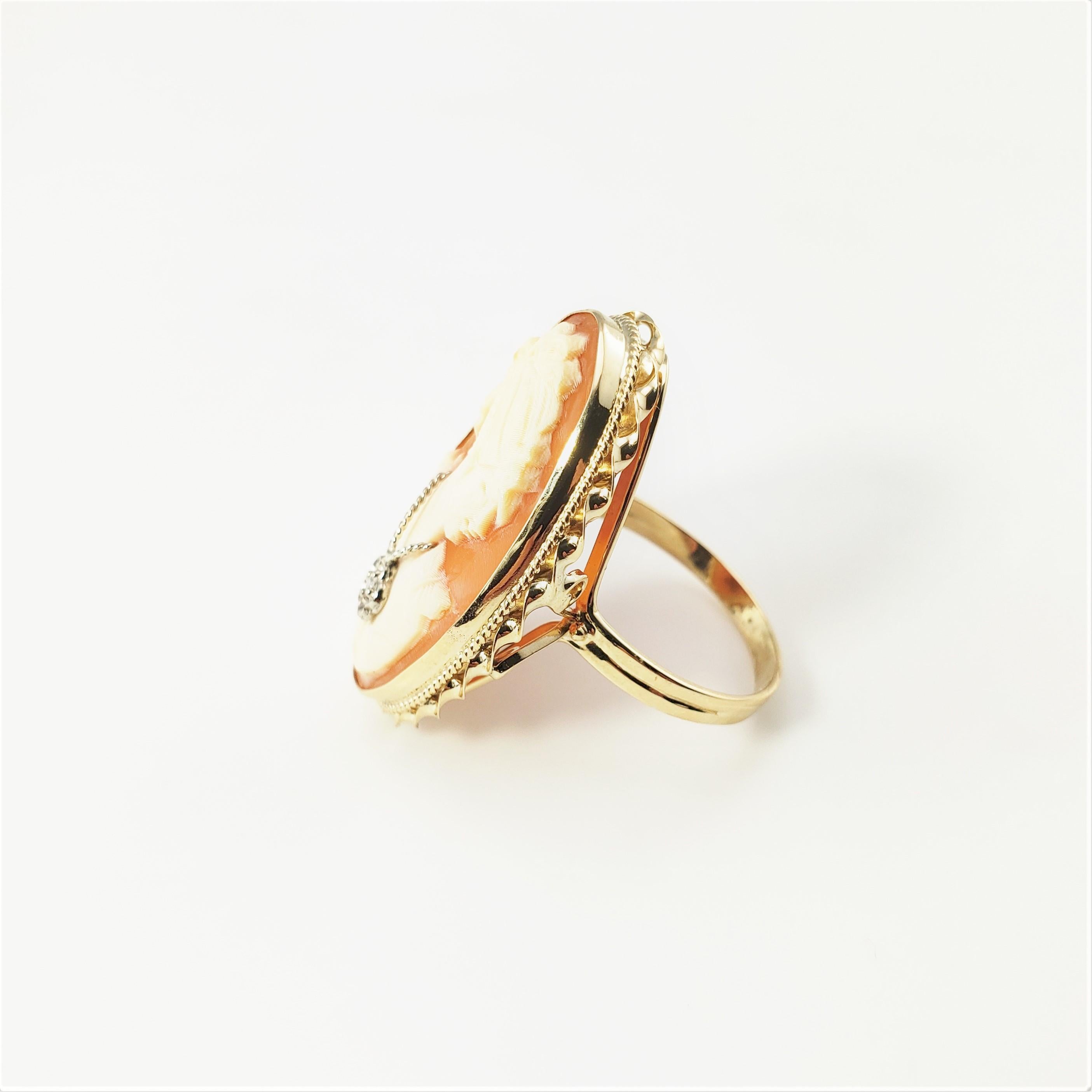 Taille simple Bague camée en or jaune 14 carats et diamants en vente