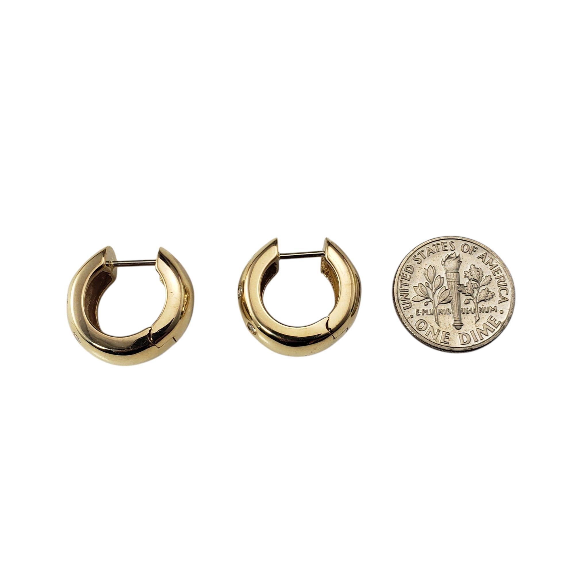Orecchini a cerchio Chunky in oro giallo 14 carati e diamanti #21553 In condizioni buone in vendita a Washington Depot, CT