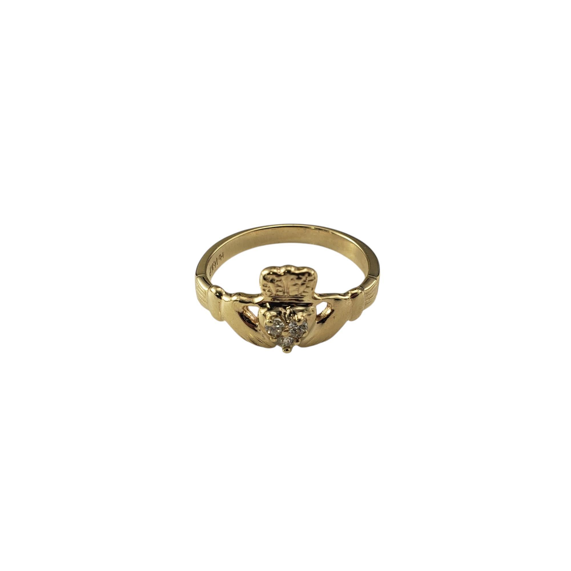 14 Karat Yellow Gold and Diamond Claddagh Ring Size 6

This 14K yellow gold Claddagh ring is a timeless symbol of love, loyalty, and friendship, elevated with the added sparkle of three round brilliant cut diamonds in the heart.

Width: 10 mm.
