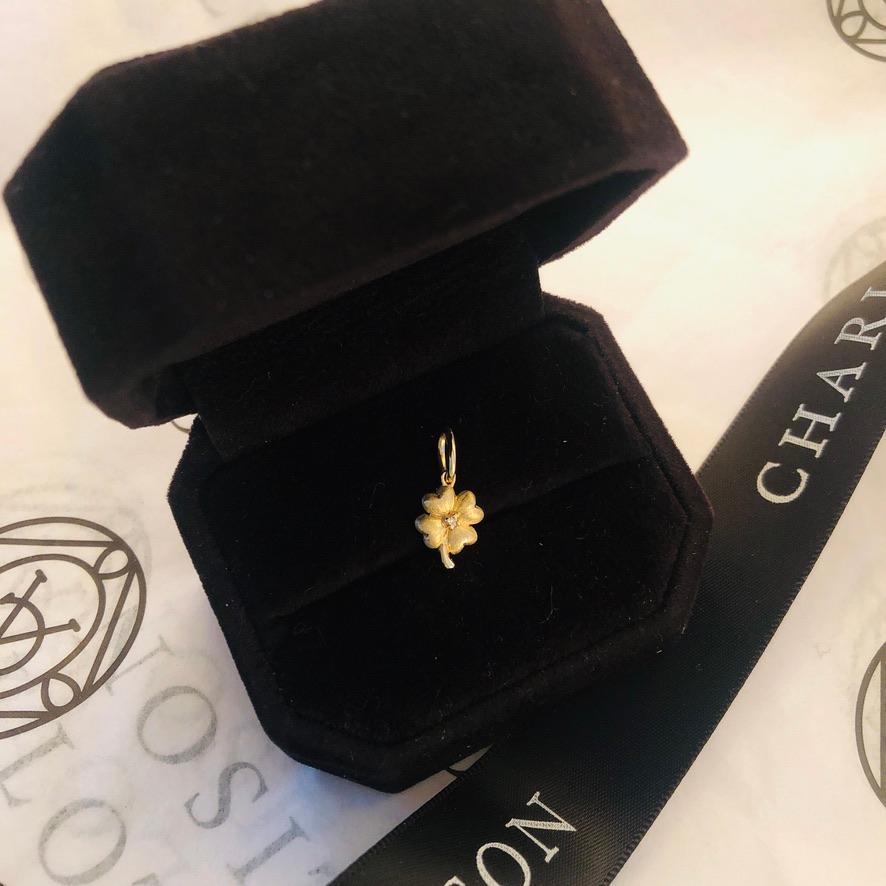 14 Karat Yellow Gold and Diamond Clover Charm Pendant In New Condition For Sale In Mountain Brook, AL