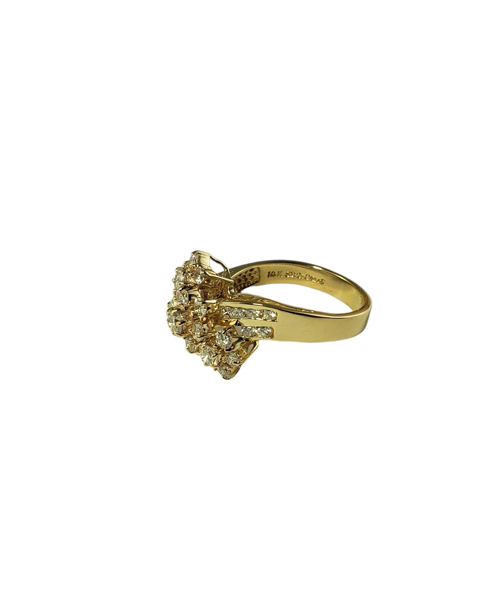 14 Karat Yellow Gold and Diamond Cluster Ring For Sale 3