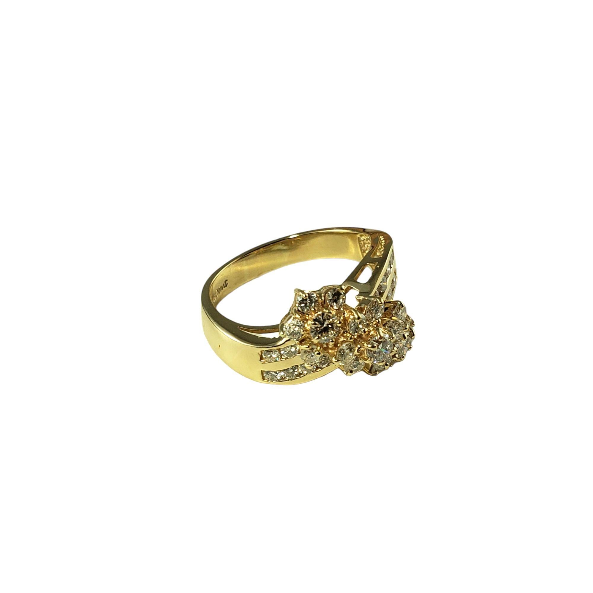 14 Karat Yellow Gold and Diamond Cluster Ring For Sale 4