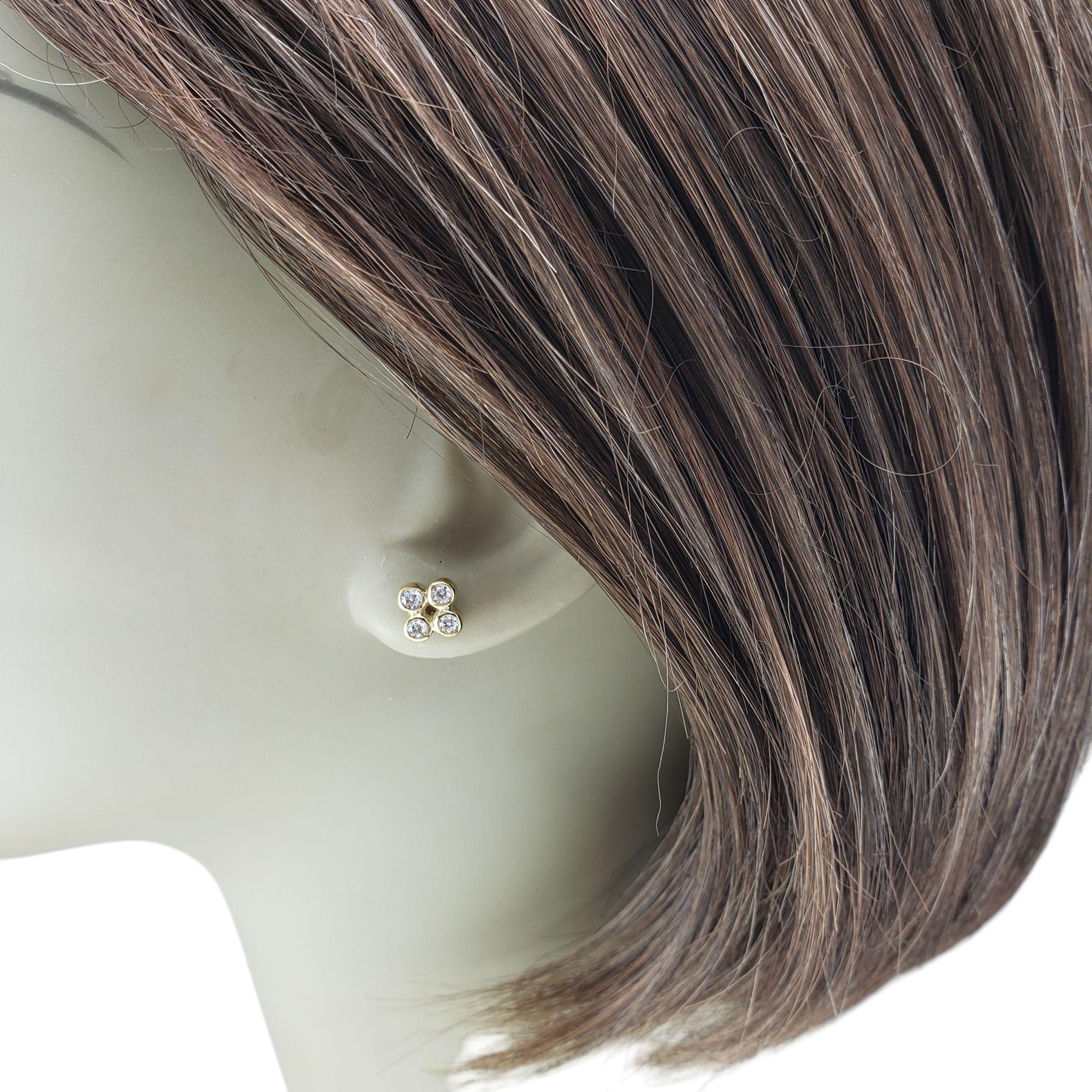Clous d'oreilles grappe en or jaune 14 carats et diamants n° 21469 en vente 1