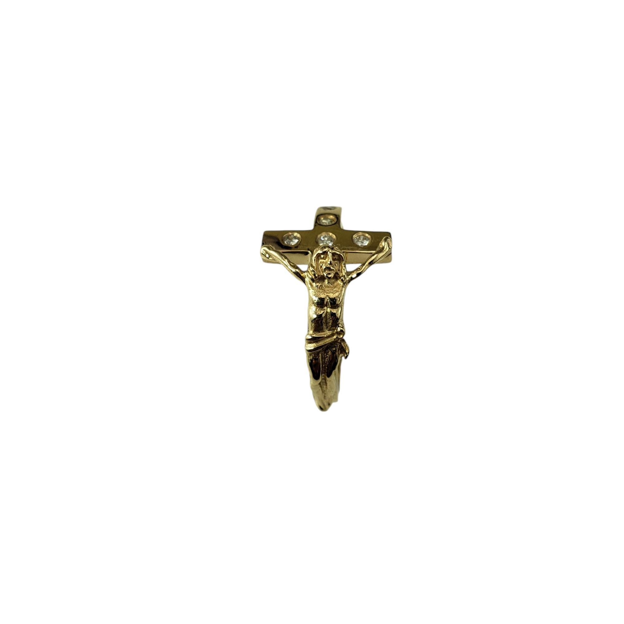 14 Karat Yellow Gold and Diamond Cross Ring Size 6.25

This lovely cross ring features five round brilliant cut diamonds set beautifully detailed 14K yellow gold.  

Width: 12 mm.  Shank: 2 mm.

Approximate total diamond weight: .05 ct. - .07